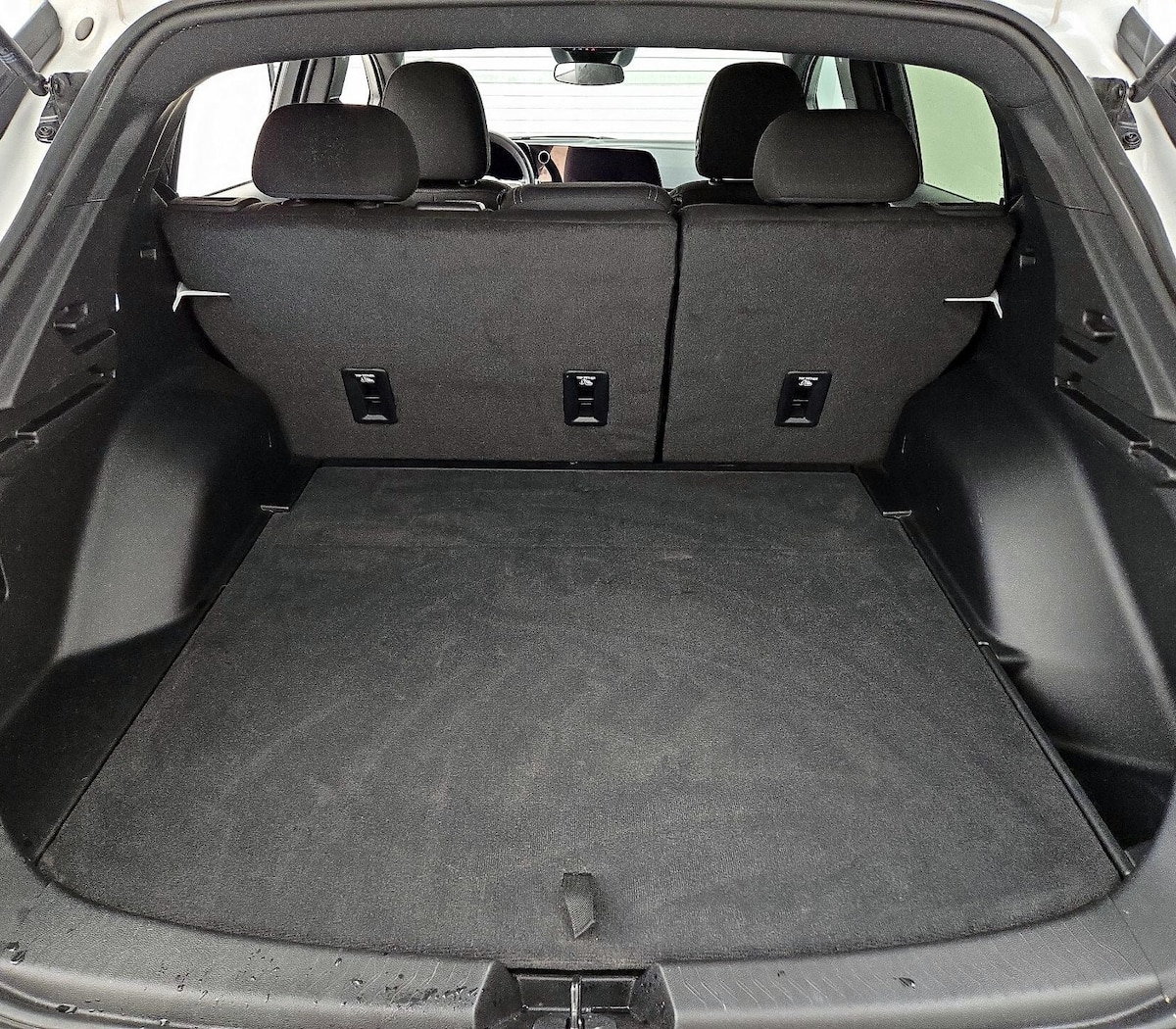 Trunk/Cargo (Seats Up)