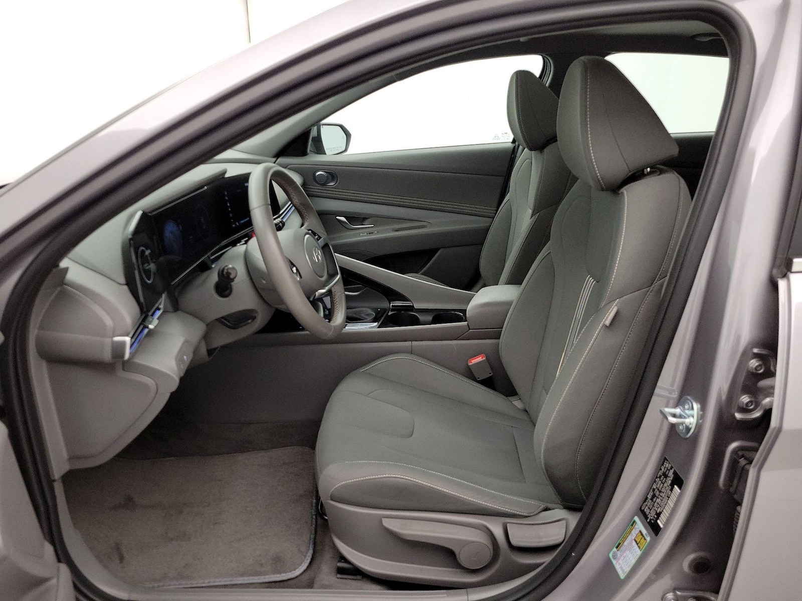 2025 Hyundai Elantra SEL - Photo 12