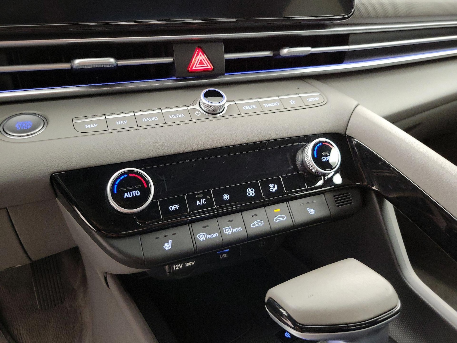 2025 Hyundai Elantra SEL - Photo 18