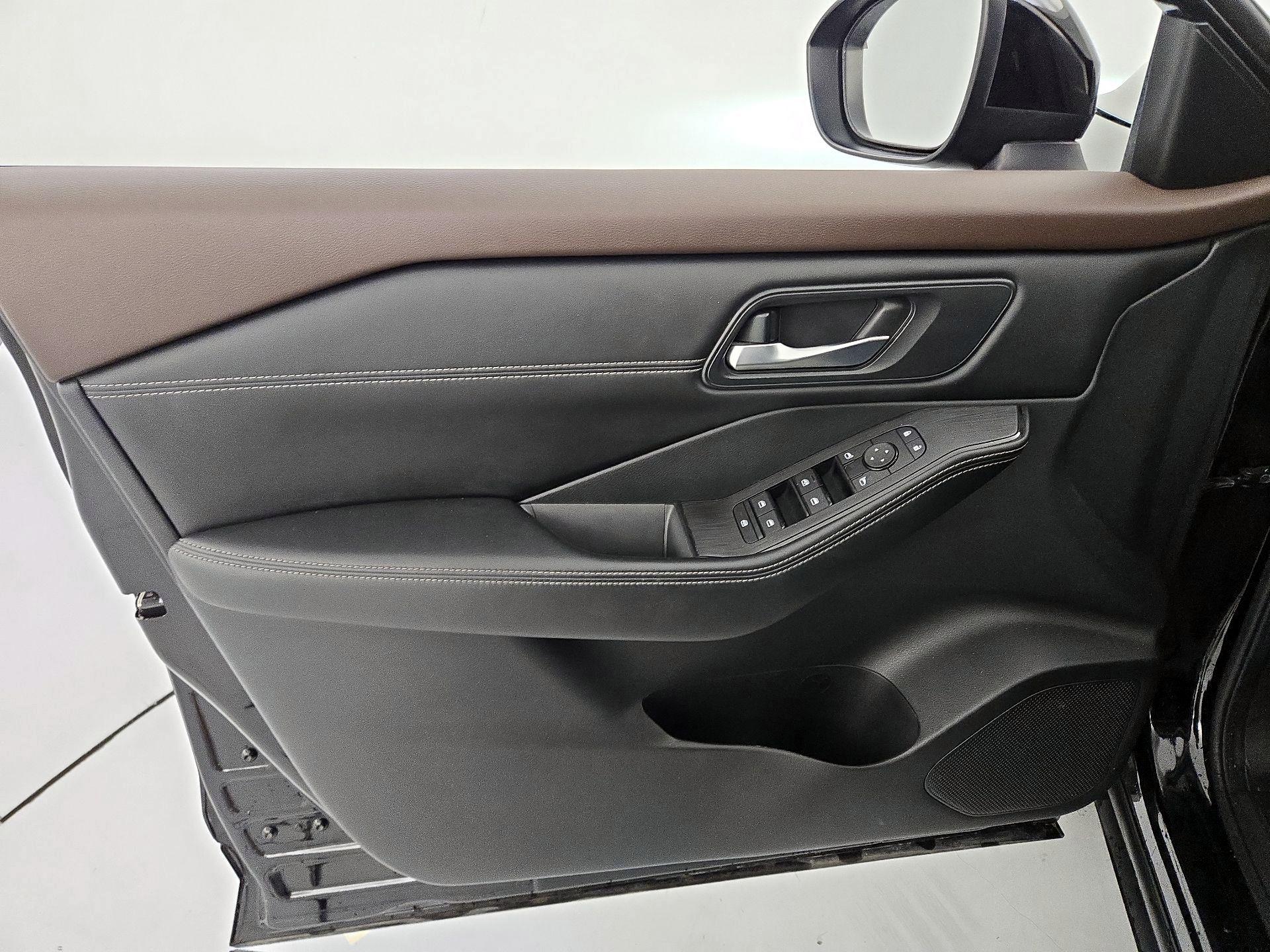 Thumbnail: 2023 Nissan Rogue - 12