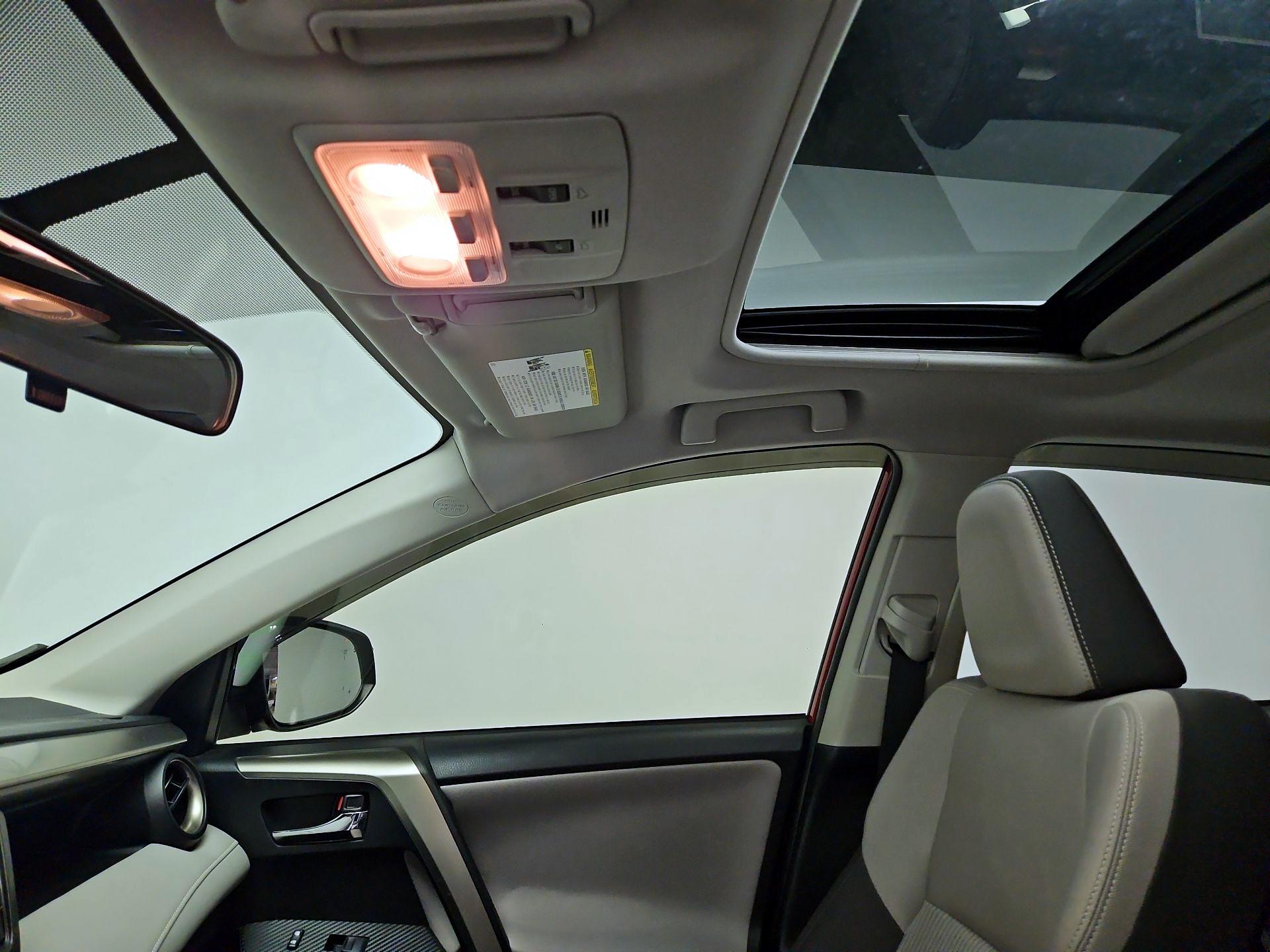 Thumbnail: 2015 Toyota RAV4 - 19