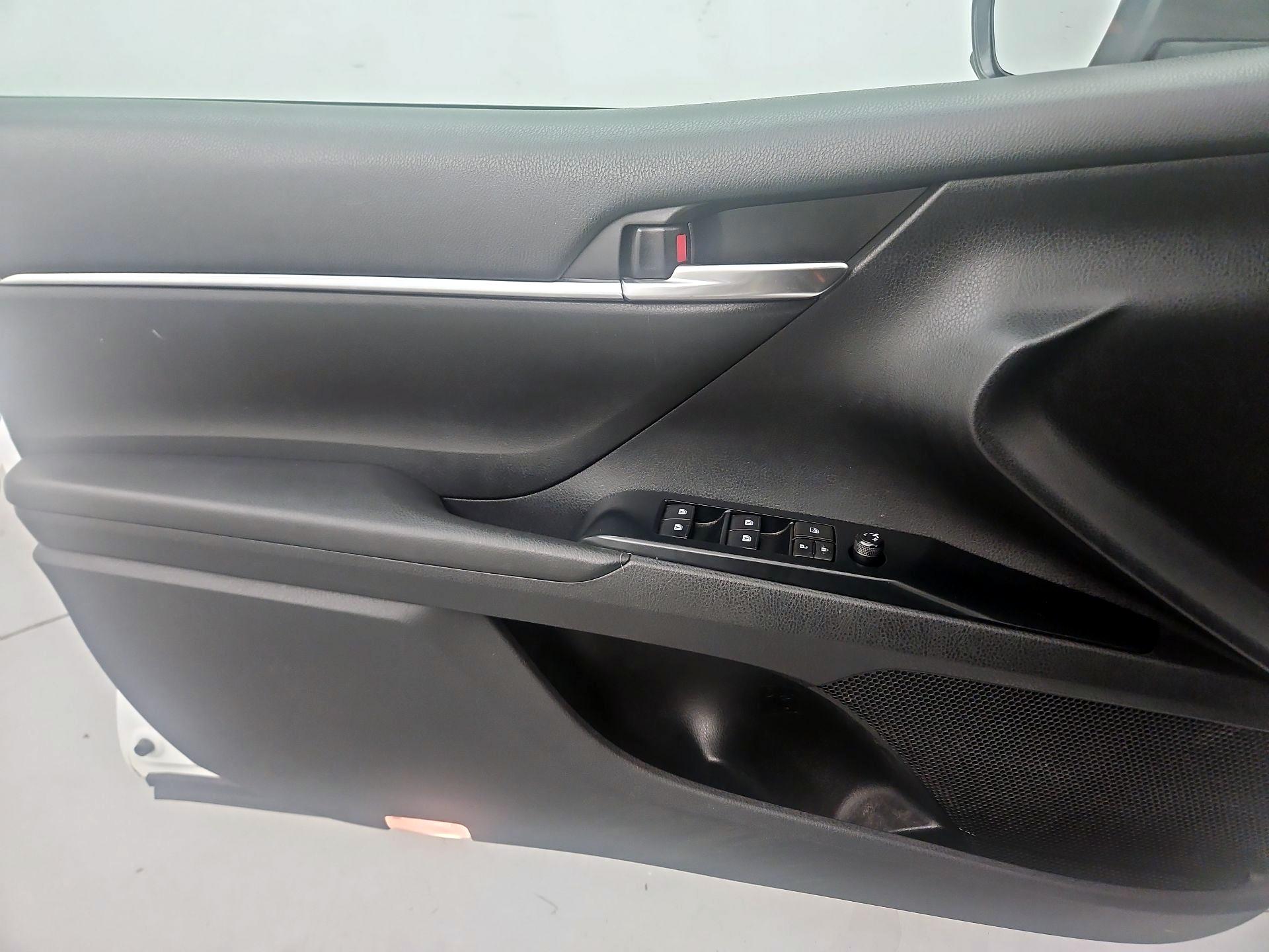 Thumbnail: 2018 Toyota Camry - 12
