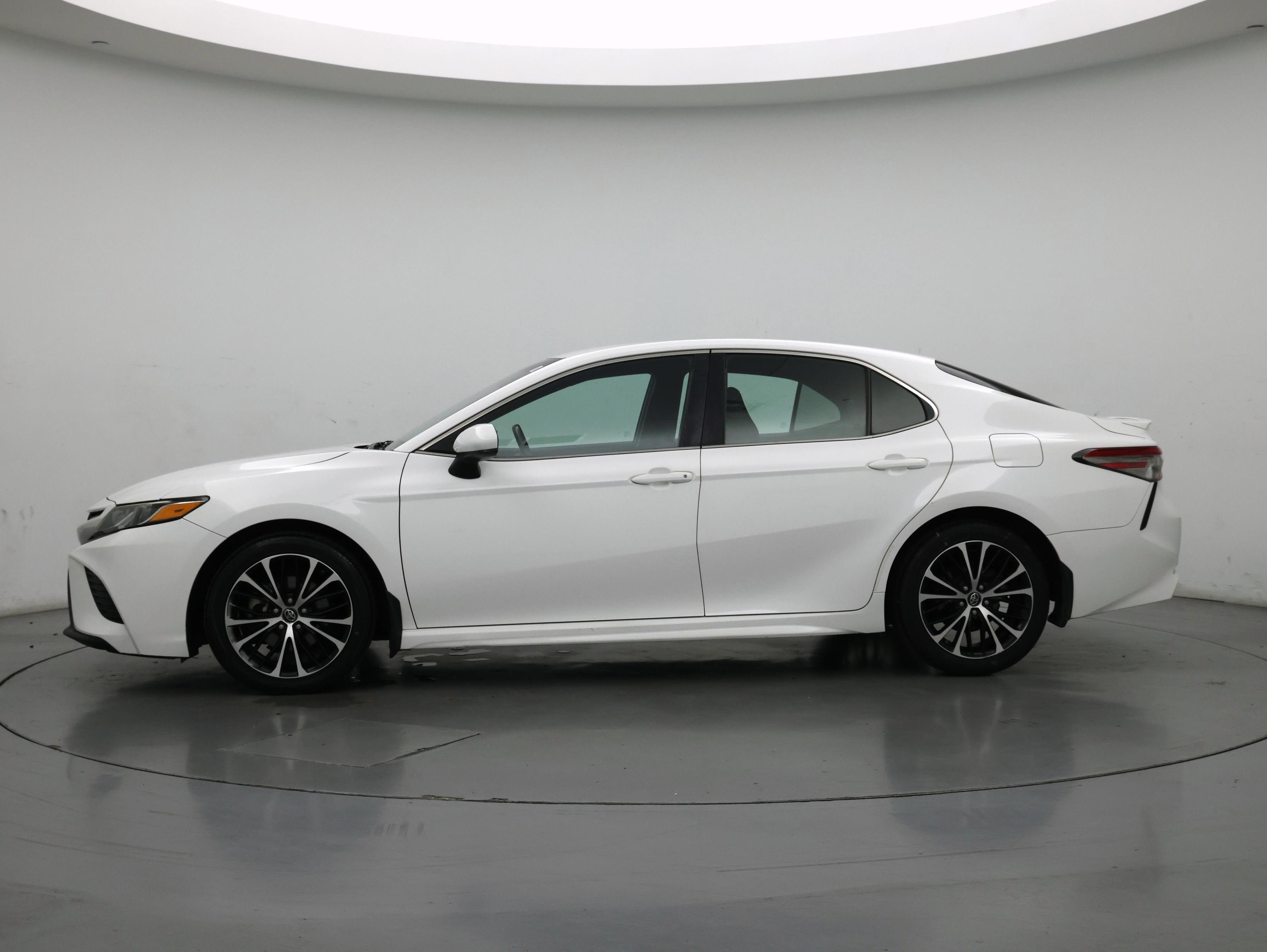 Thumbnail: 2018 Toyota Camry - 3