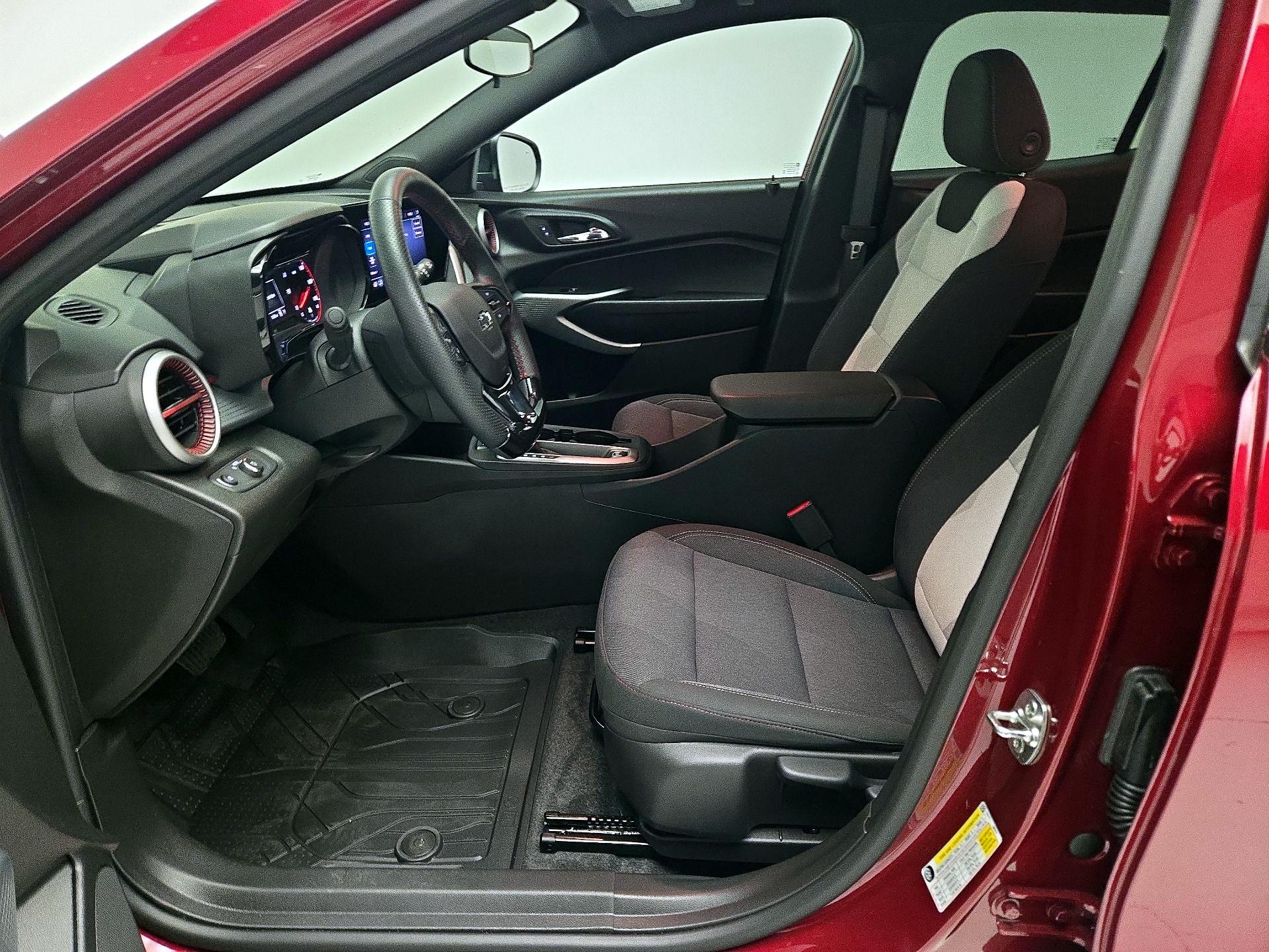 Thumbnail: 2025 Chevrolet Trax - 11