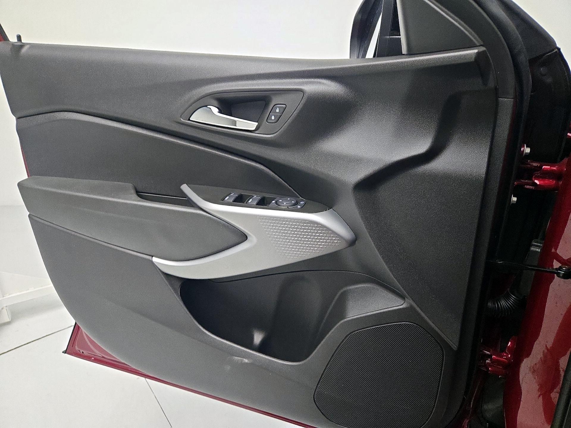 Thumbnail: 2025 Chevrolet Trax - 12