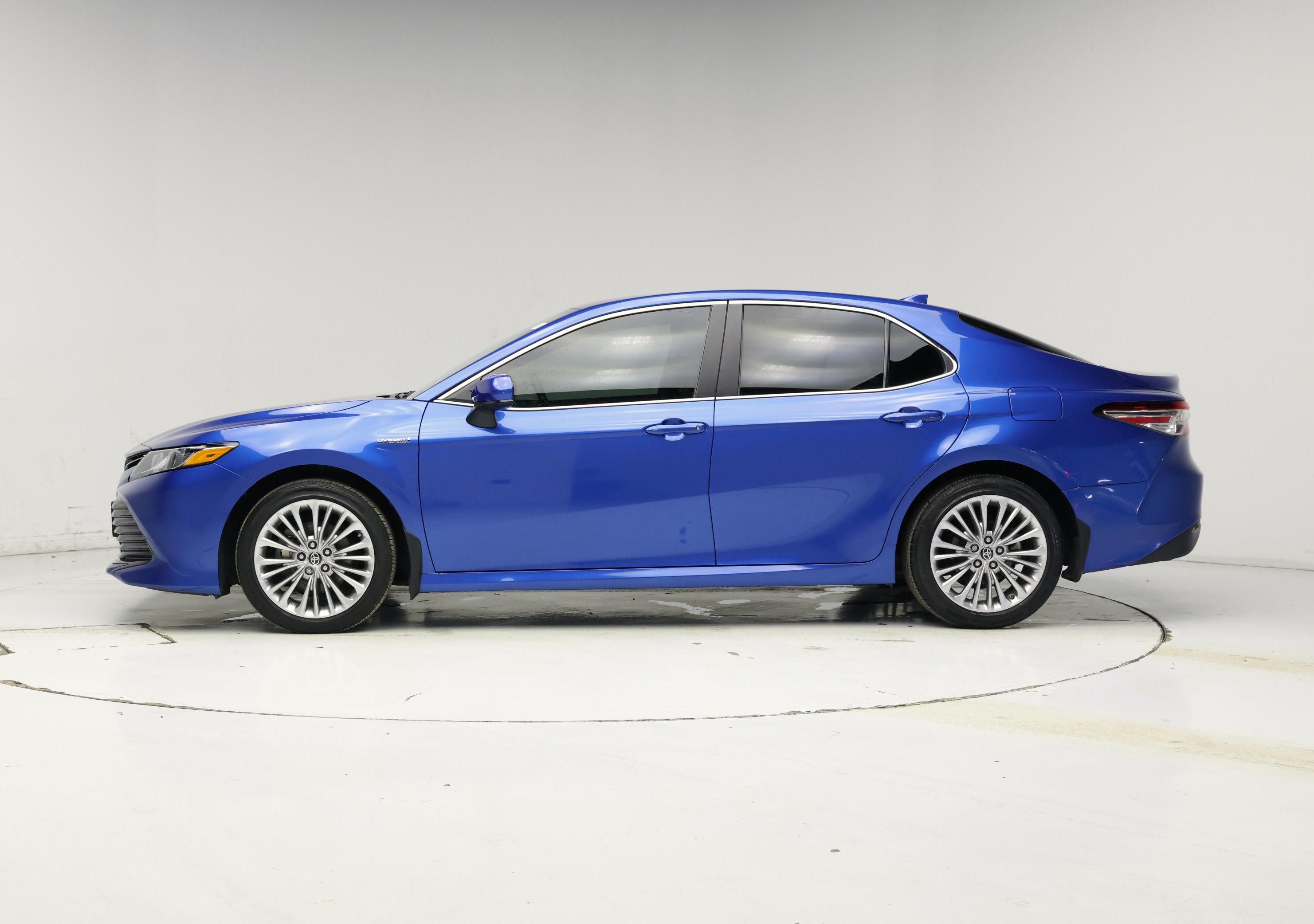 Thumbnail: 2020 Toyota Camry - 3