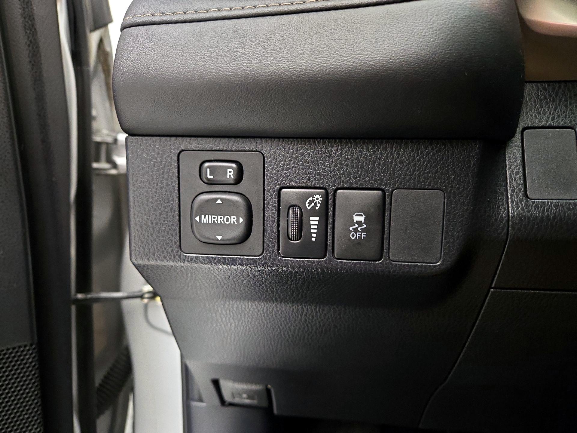 Thumbnail: 2014 Toyota RAV4 - 13