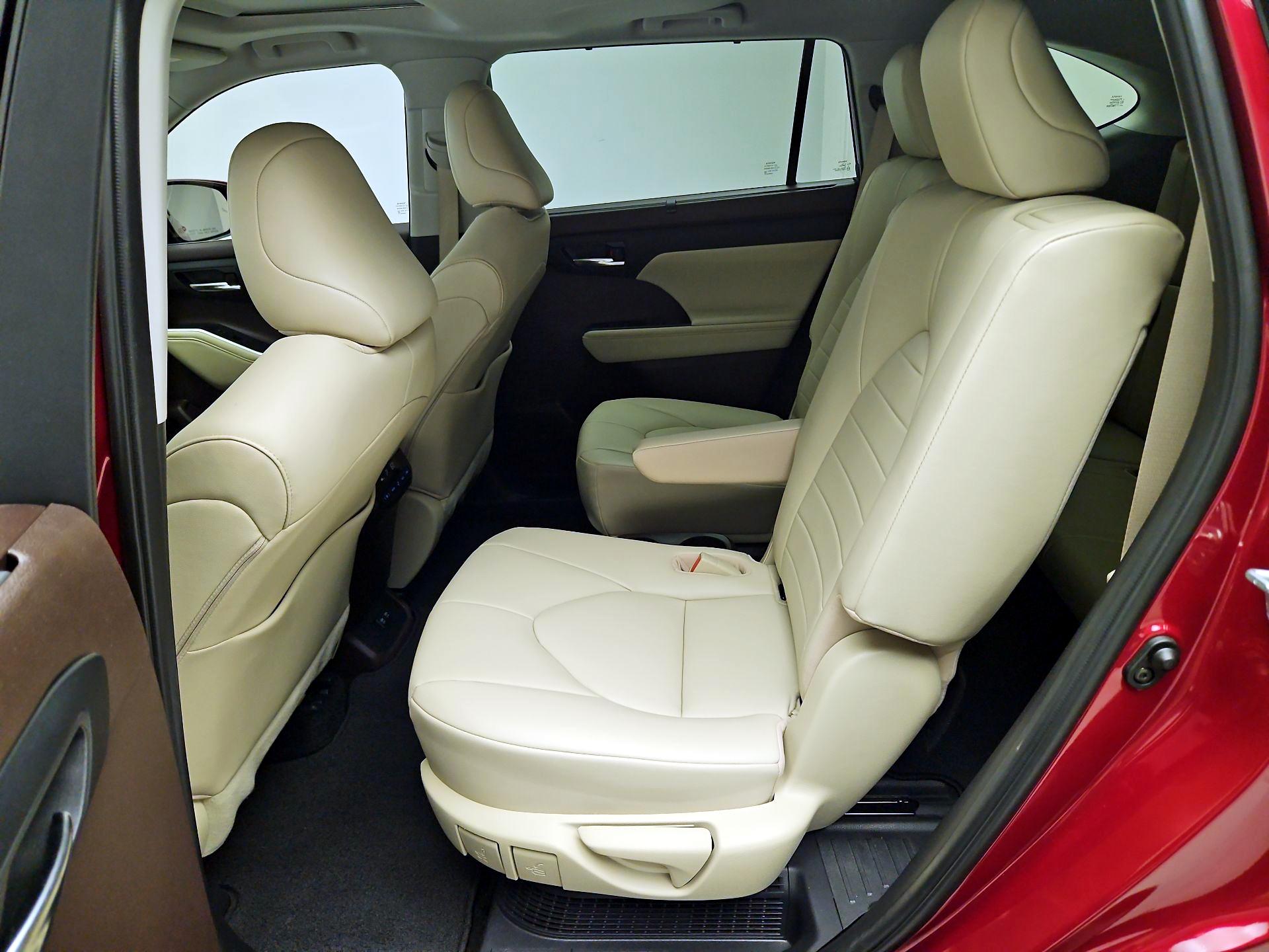 Thumbnail: 2021 Toyota Highlander - 17