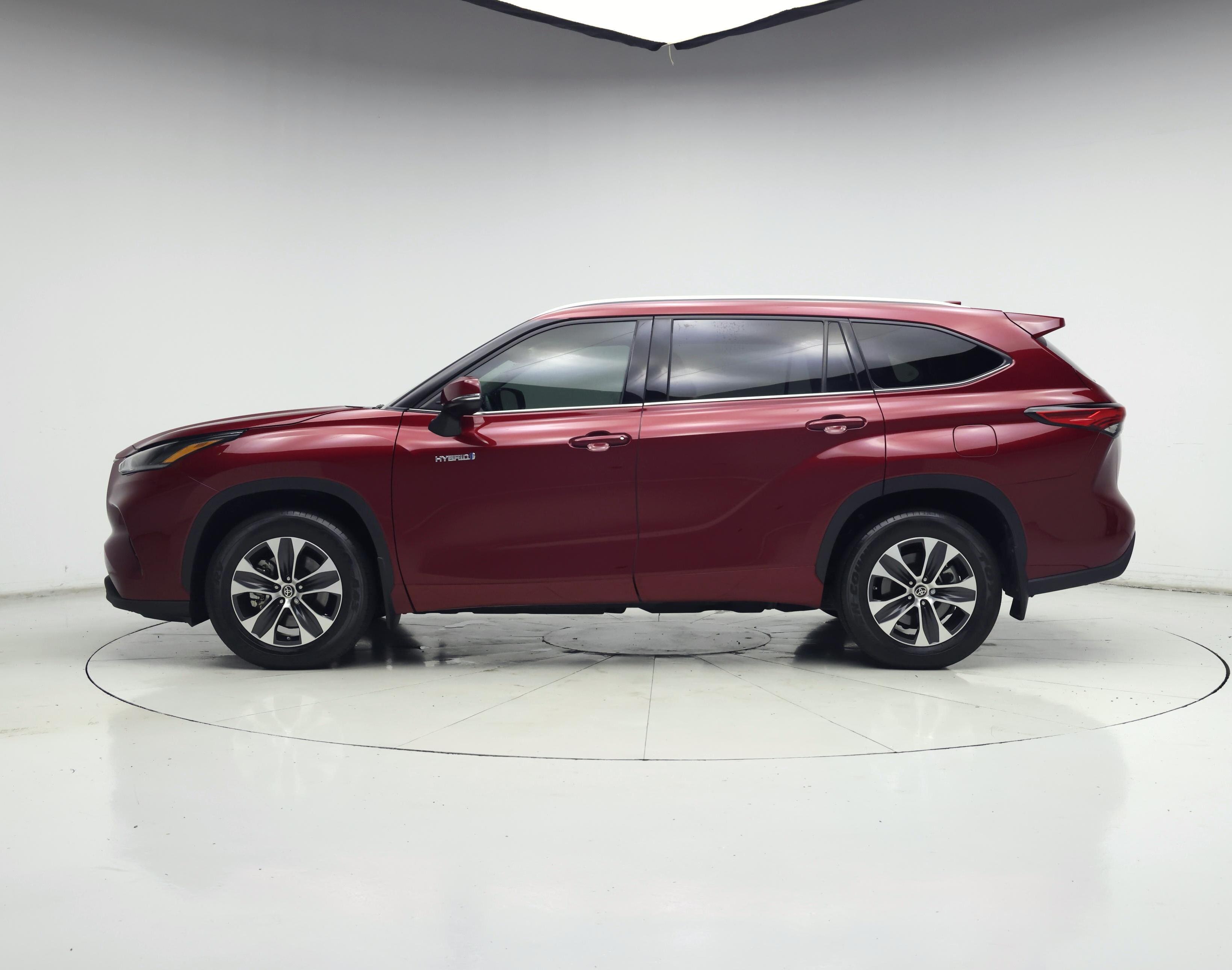 Thumbnail: 2021 Toyota Highlander - 3