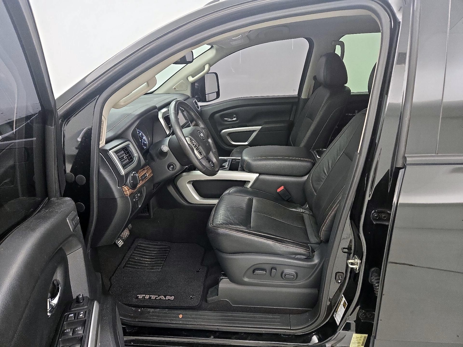 2017 Nissan Titan SL - Photo 12