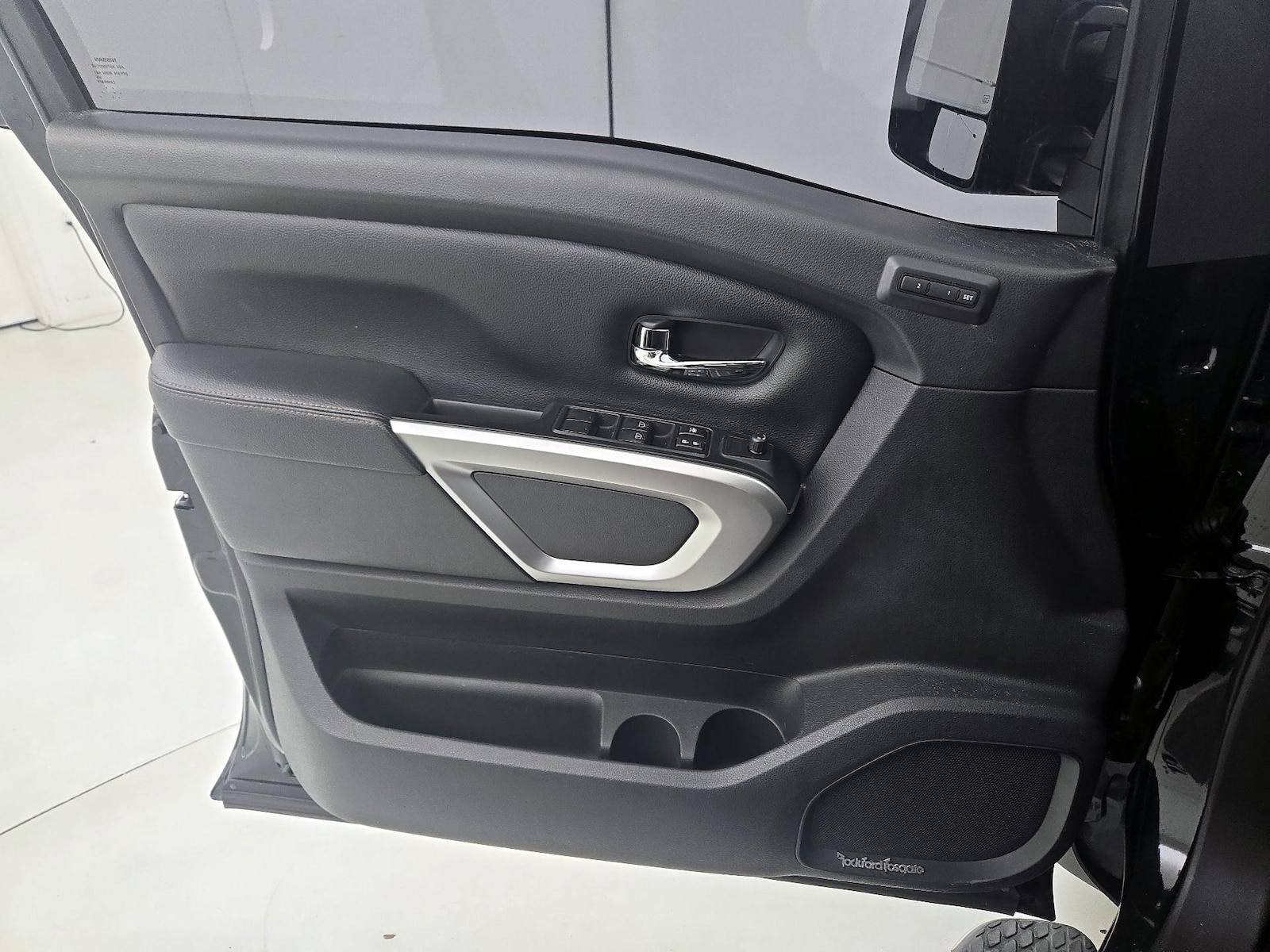 2017 Nissan Titan SL - Photo 13