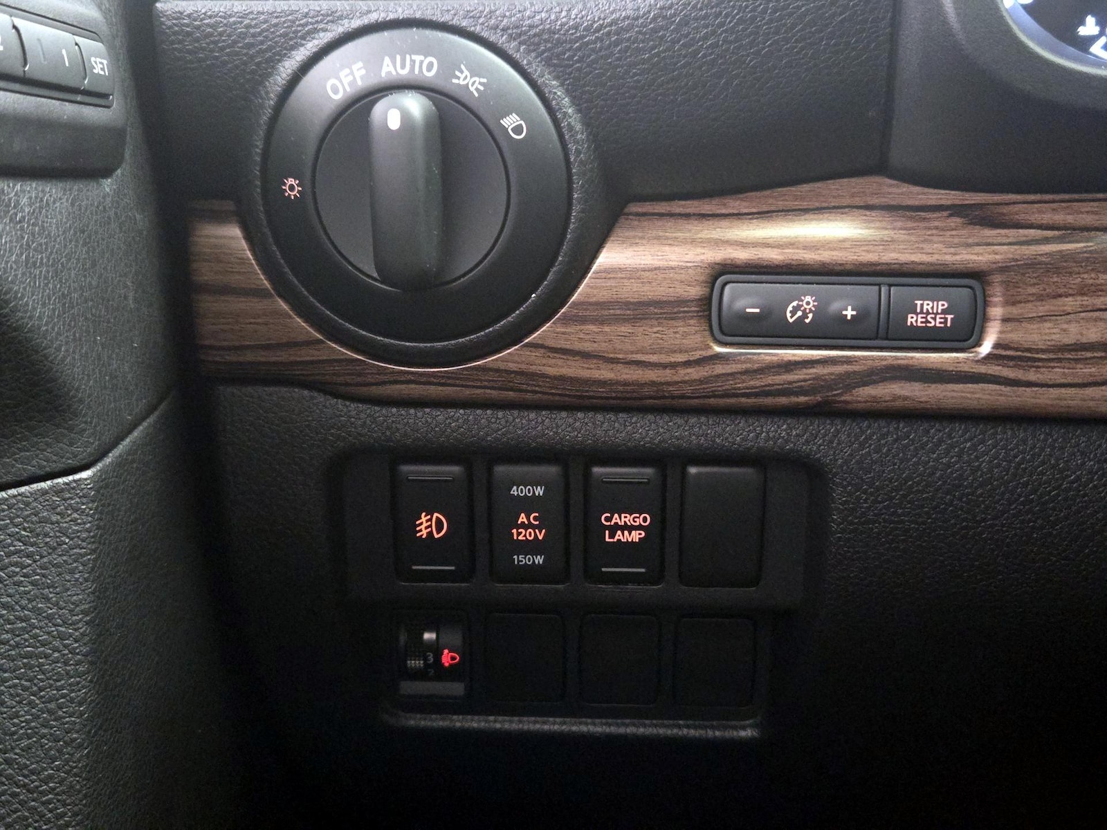 2017 Nissan Titan SL - Photo 14