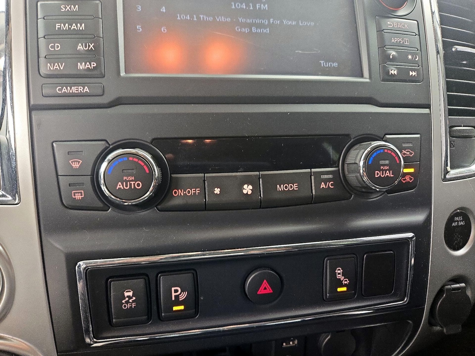 2017 Nissan Titan SL - Photo 18