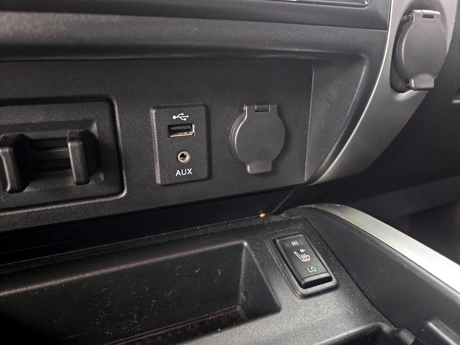 2017 Nissan Titan SL - Photo 20