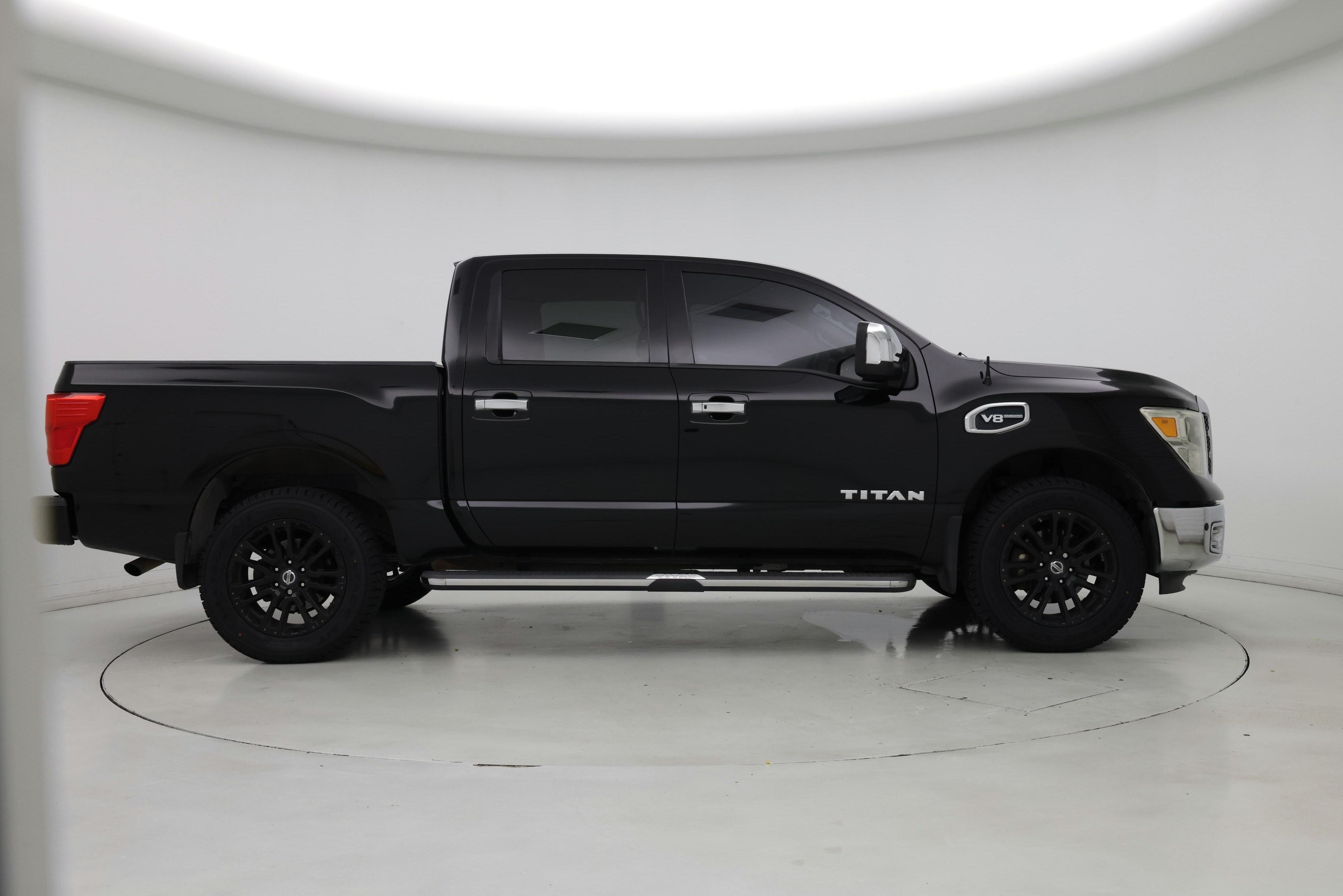 Thumbnail: 2017 Nissan Titan - 7