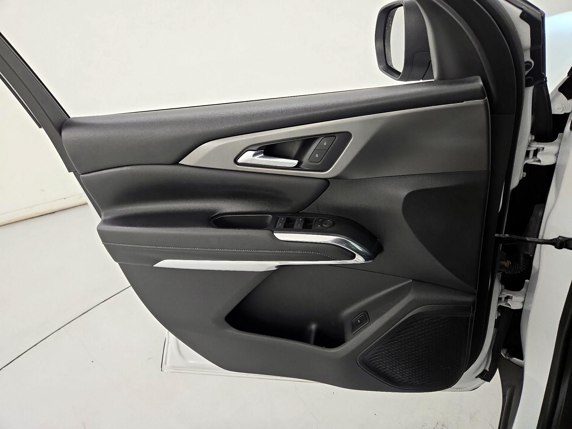 Thumbnail: 2025 Chevrolet Traverse - 12