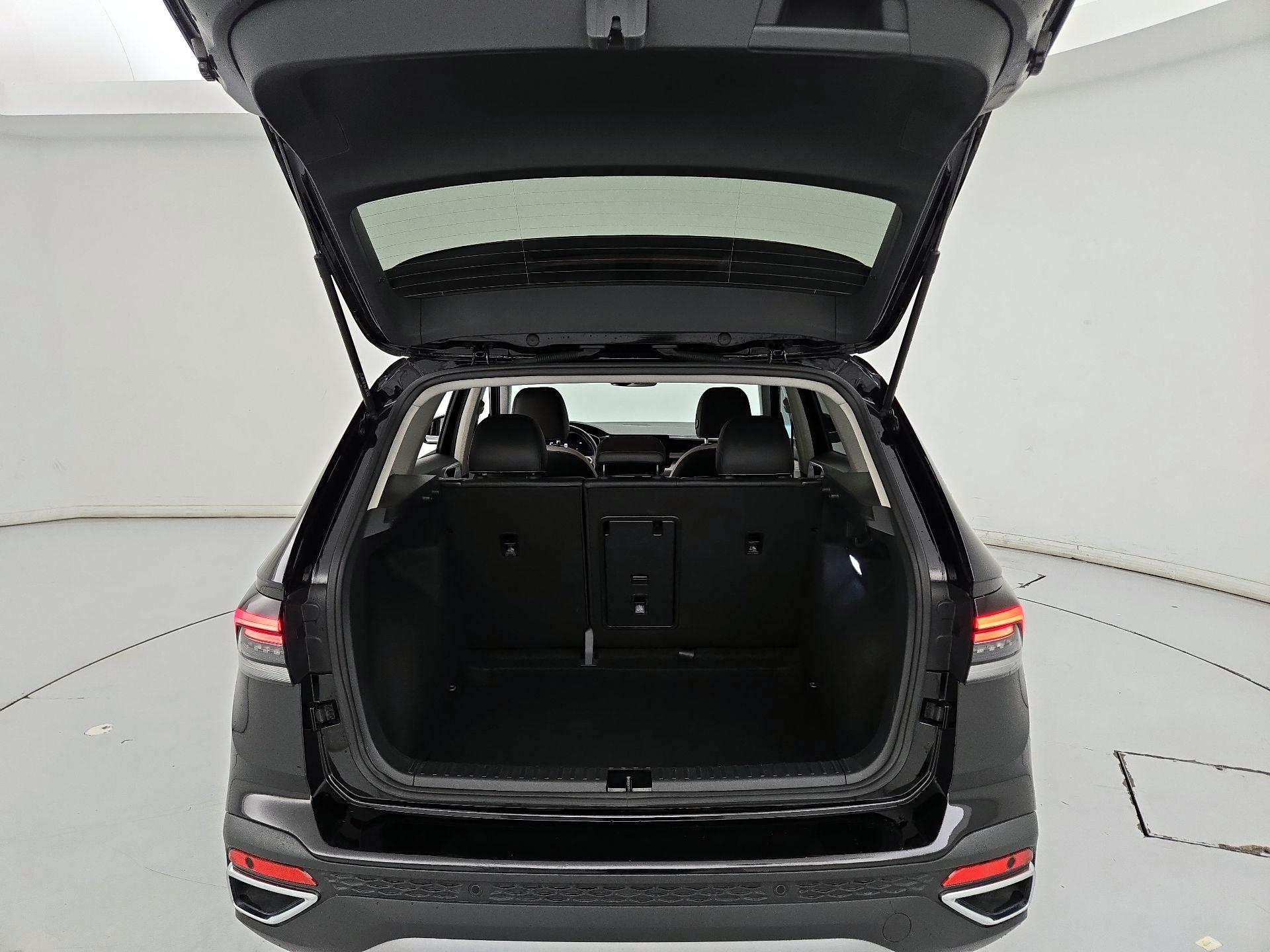 Thumbnail: 2025 Volkswagen Taos - 20
