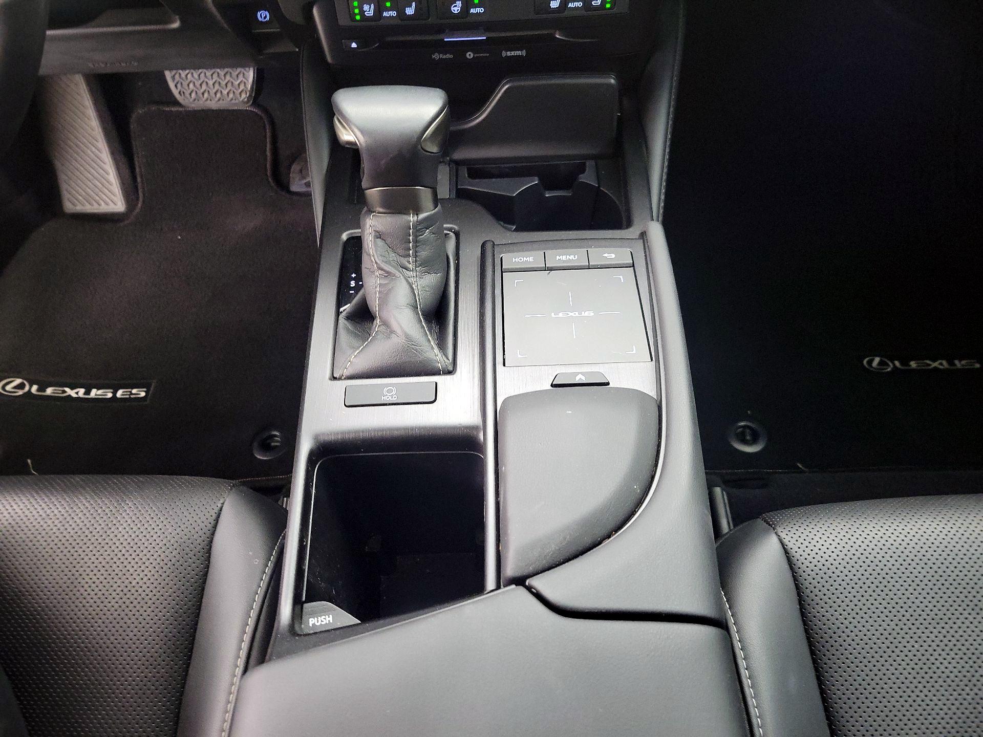 Thumbnail: 2021 Lexus ES - 17