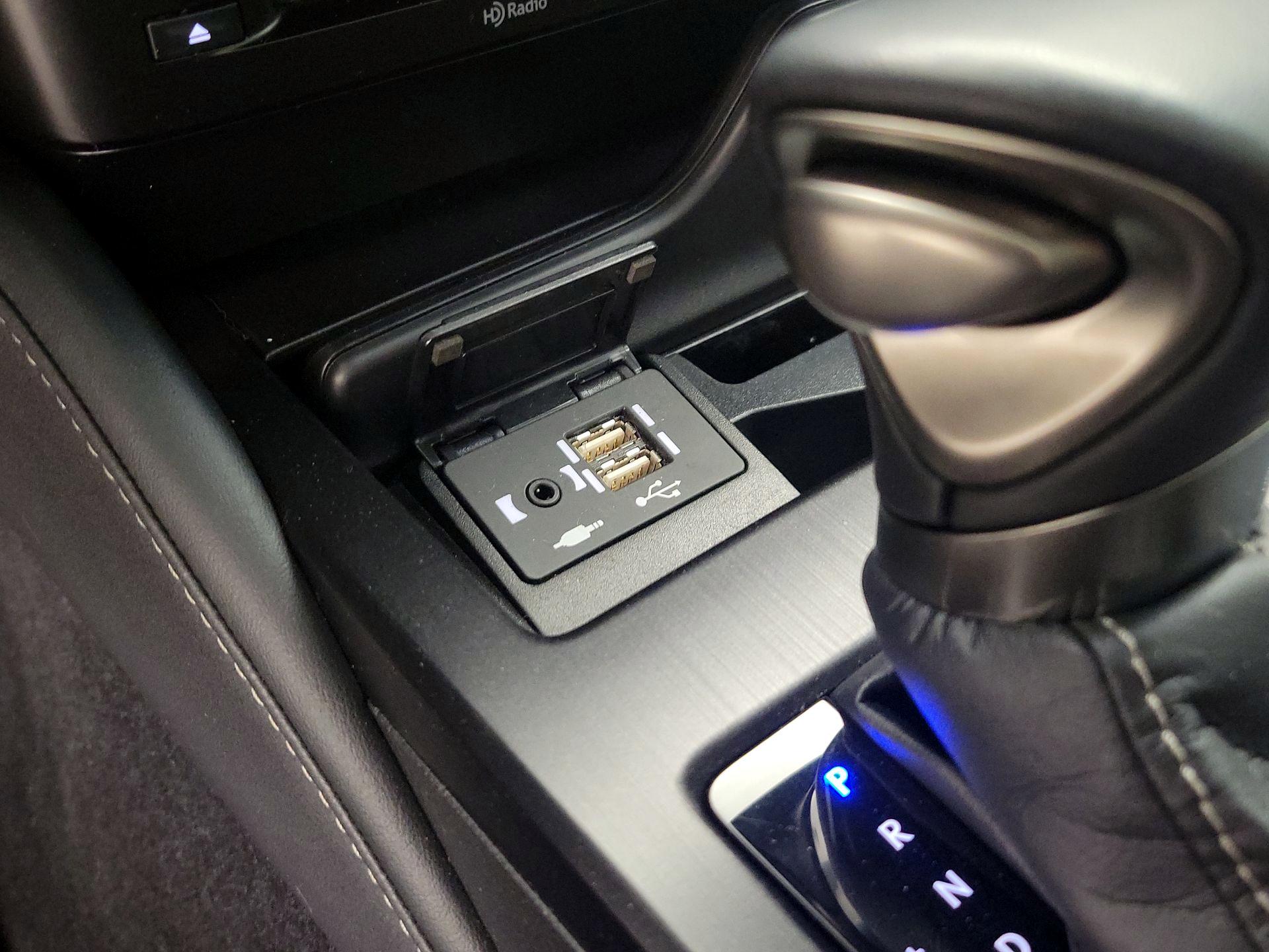Thumbnail: 2021 Lexus ES - 18