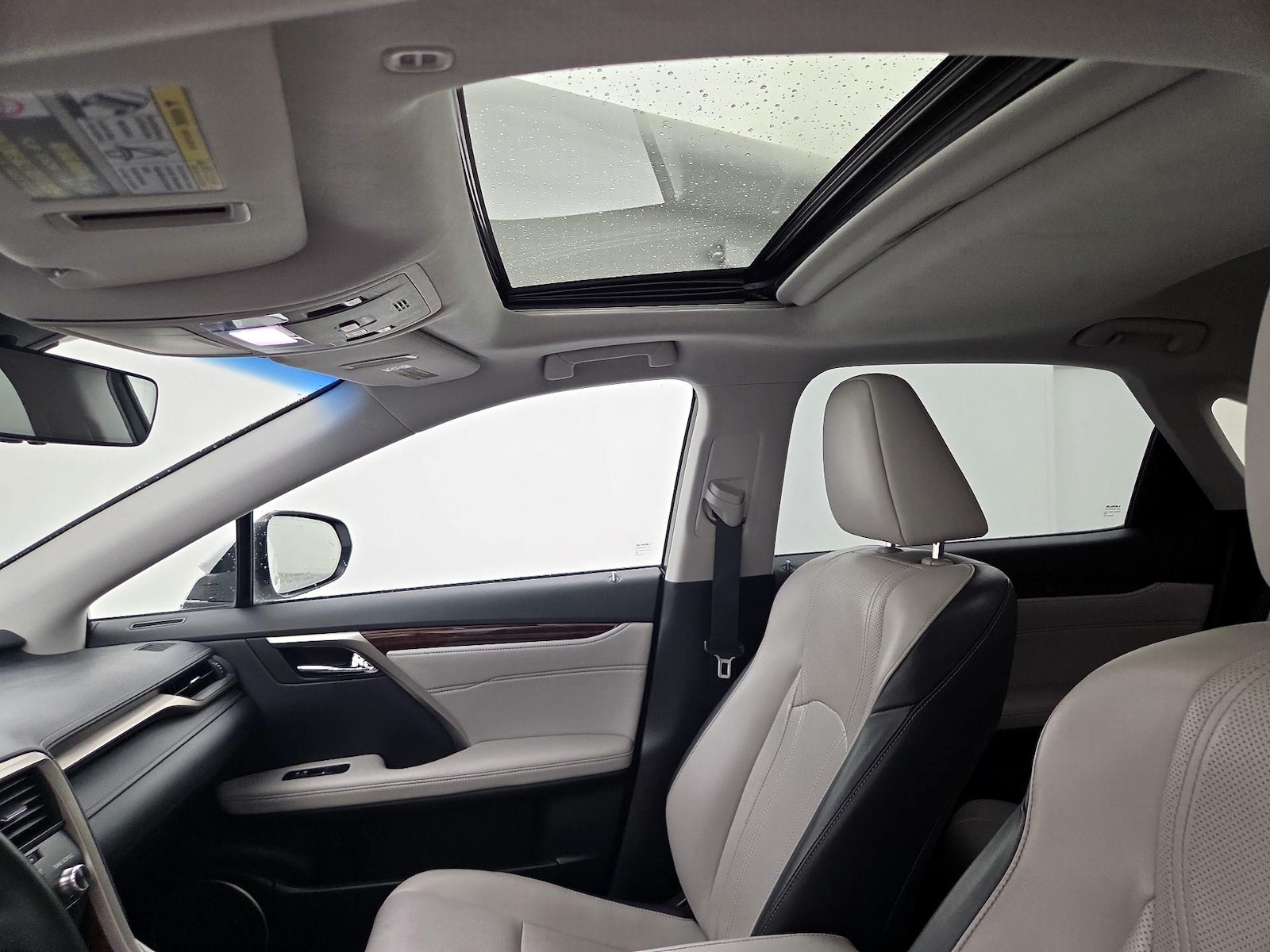 Sunroof(s) & Overhead Airbags