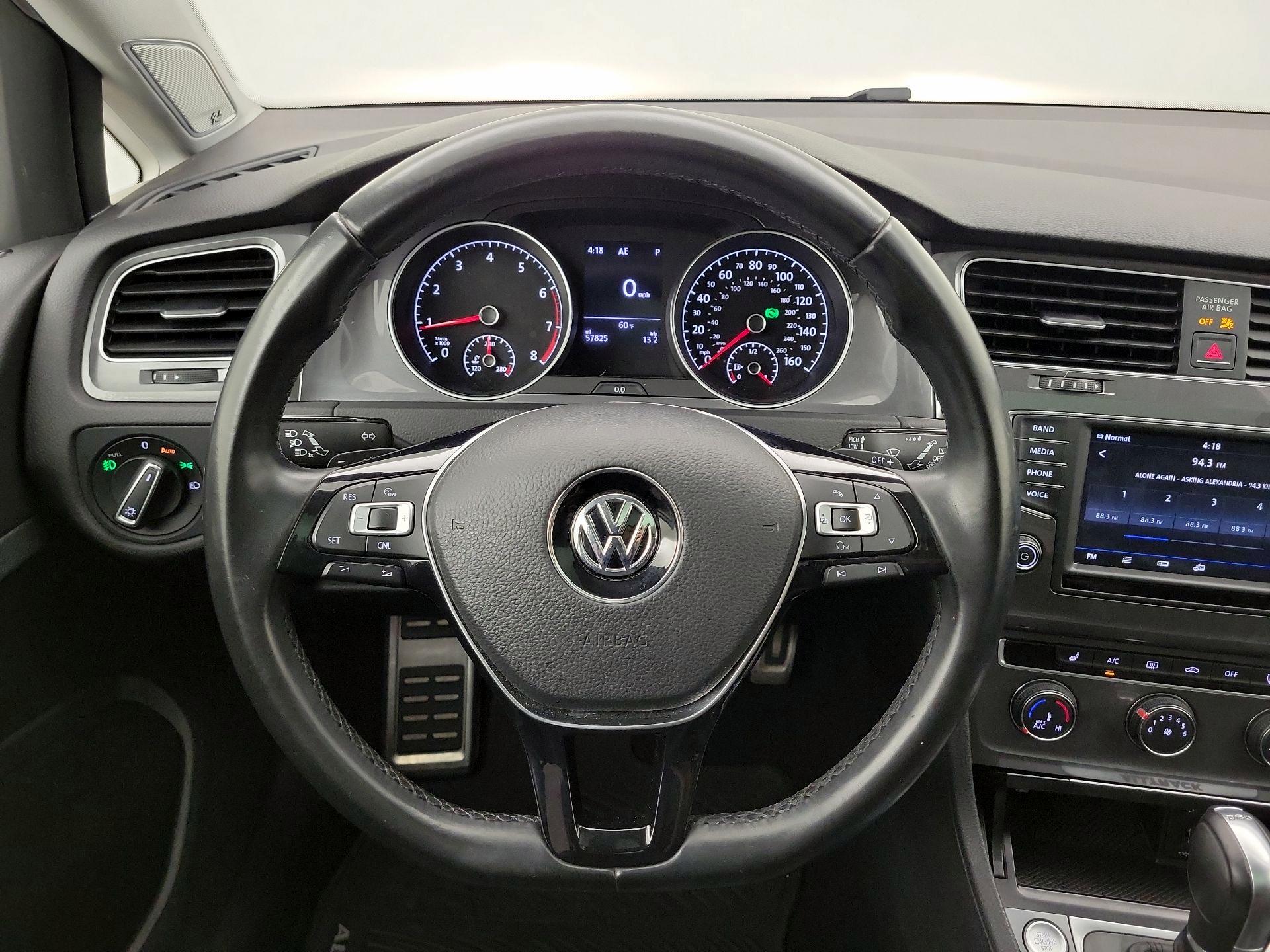 Thumbnail: 2017 Volkswagen Golf - 10