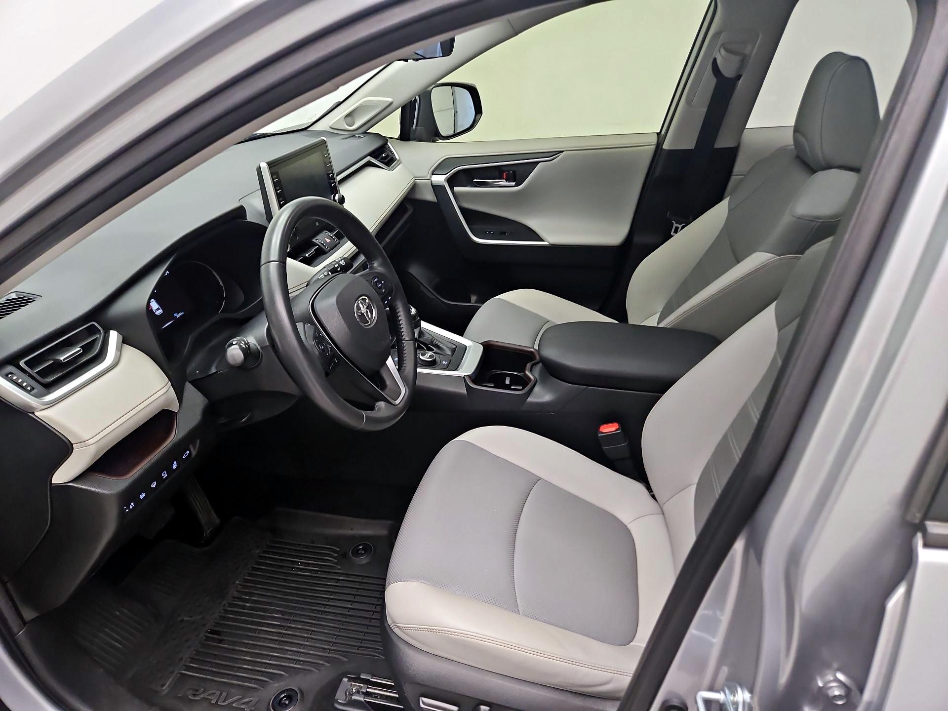 Thumbnail: 2022 Toyota RAV4 - 11