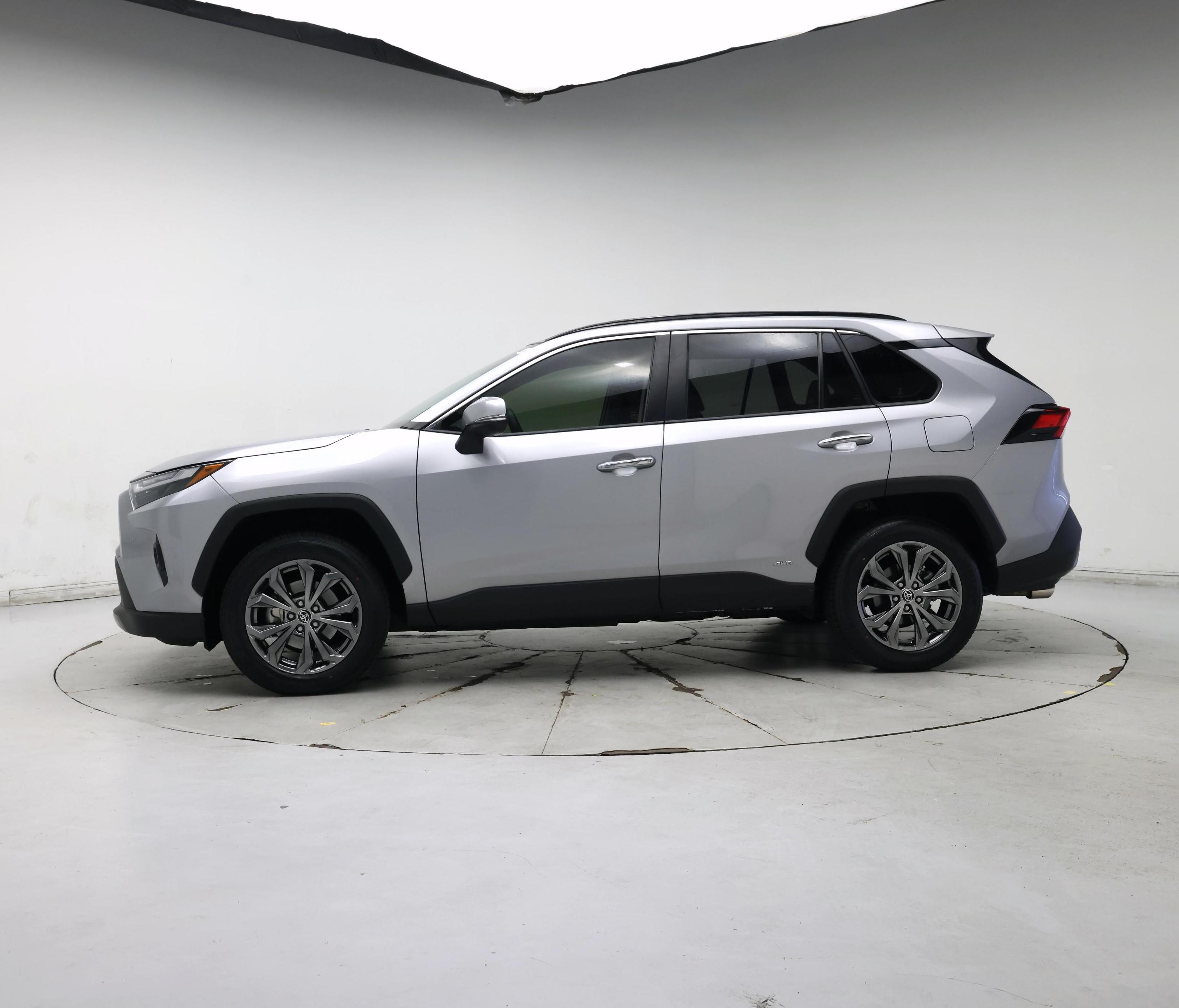 Thumbnail: 2022 Toyota RAV4 - 3
