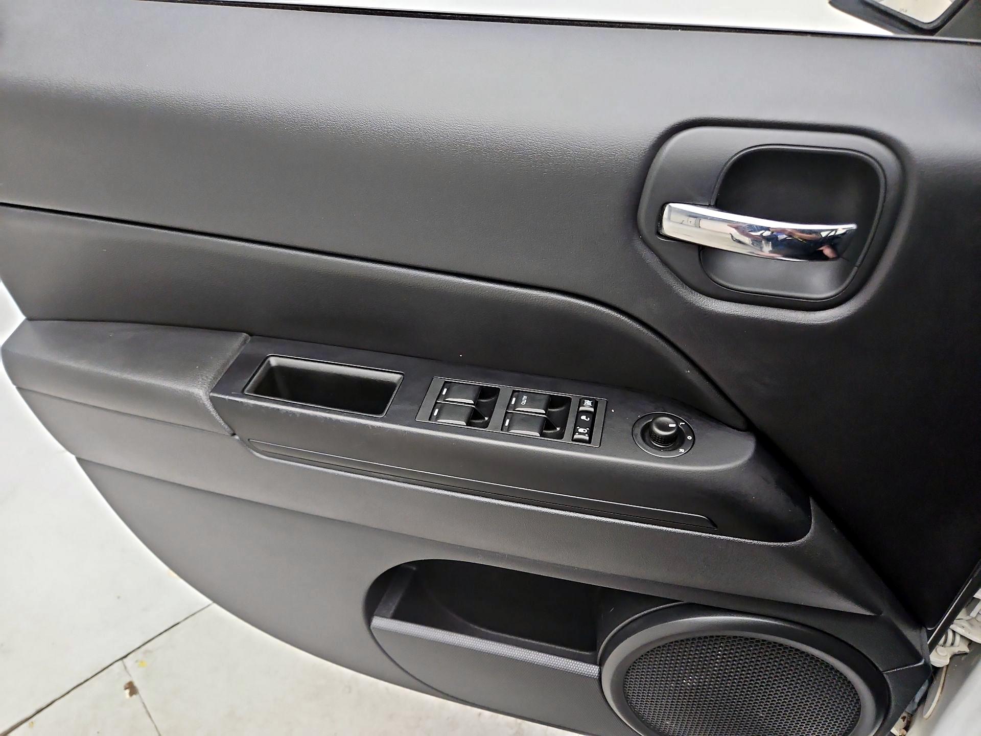Thumbnail: 2017 Jeep Patriot - 12