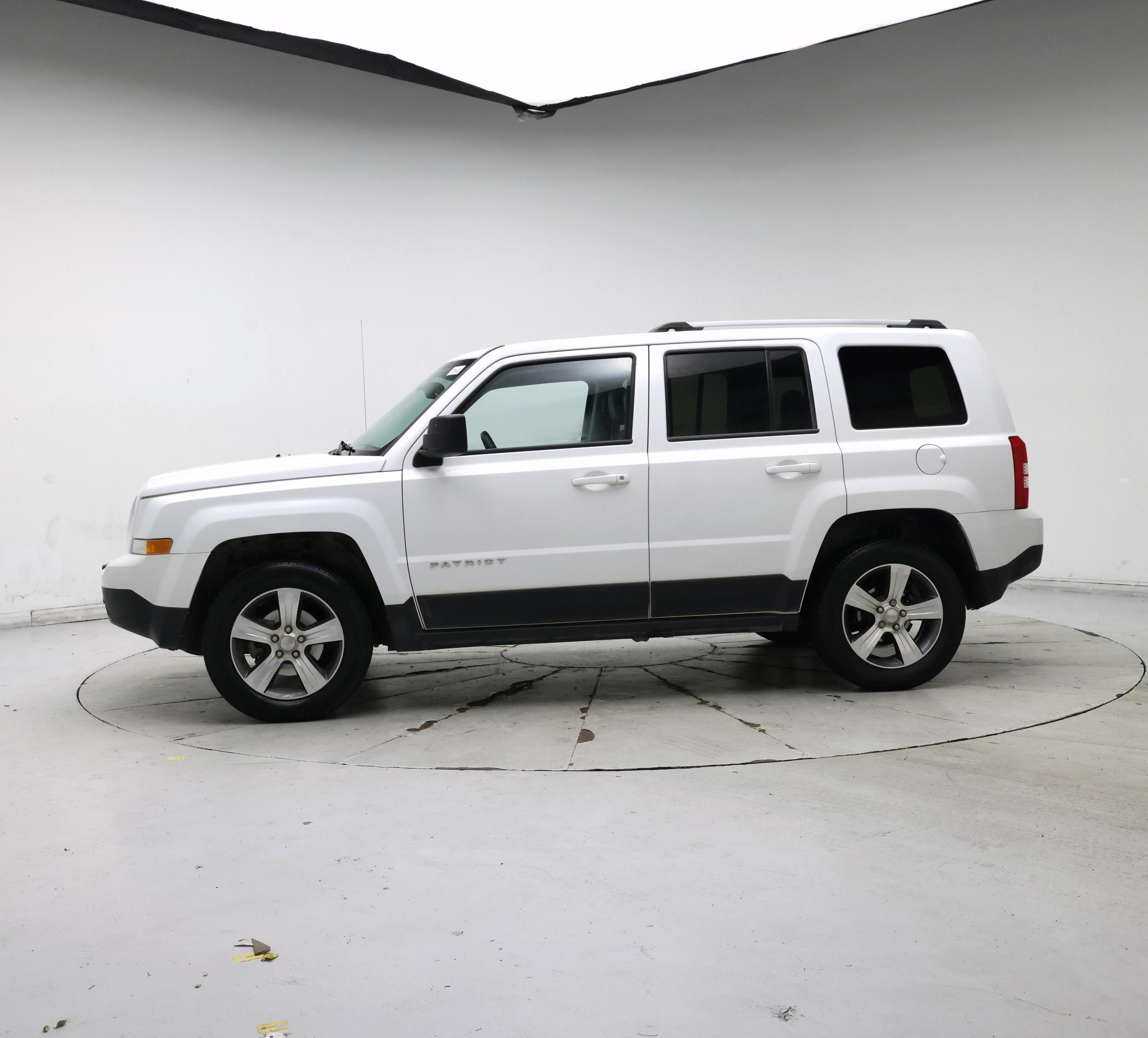 Thumbnail: 2017 Jeep Patriot - 3