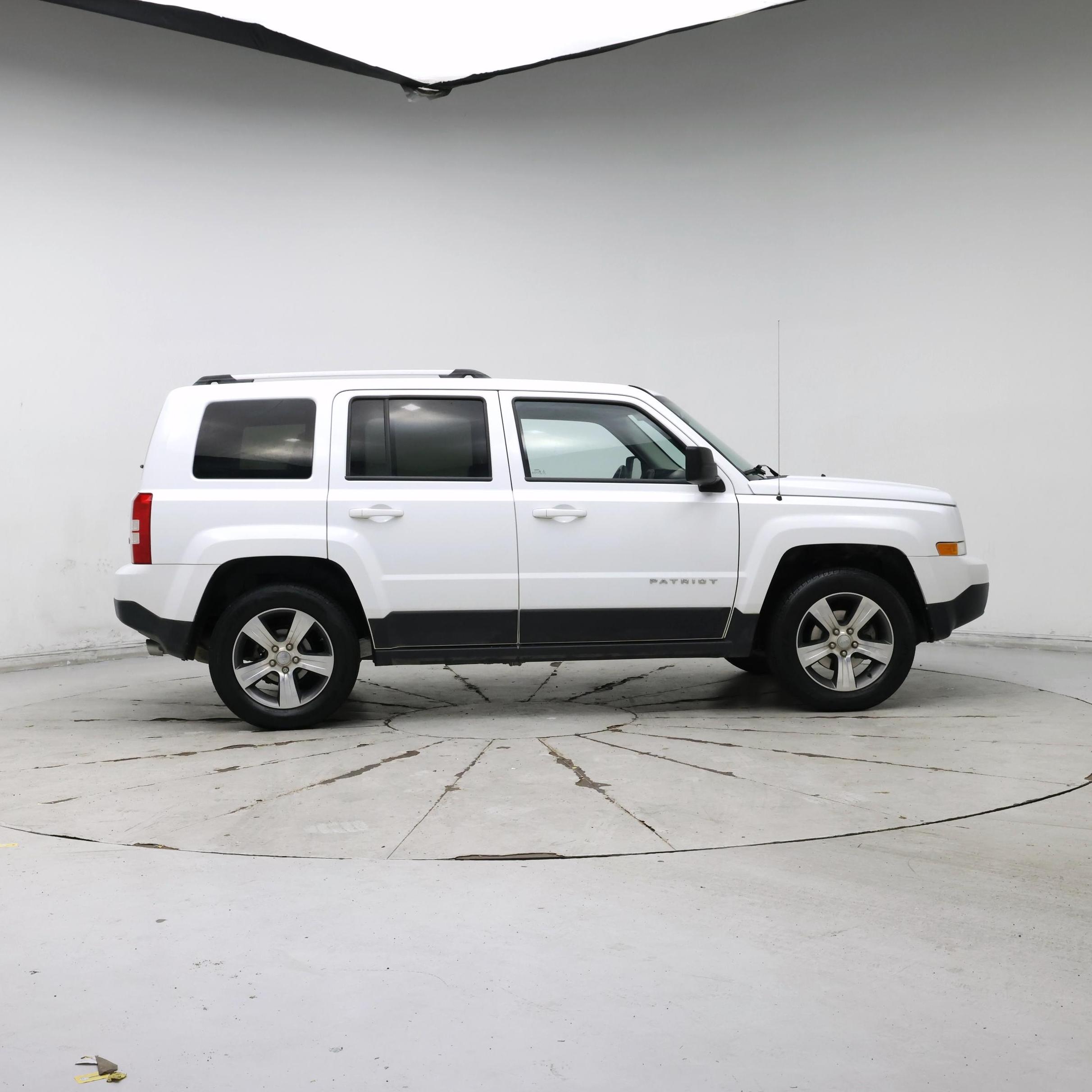 Thumbnail: 2017 Jeep Patriot - 7