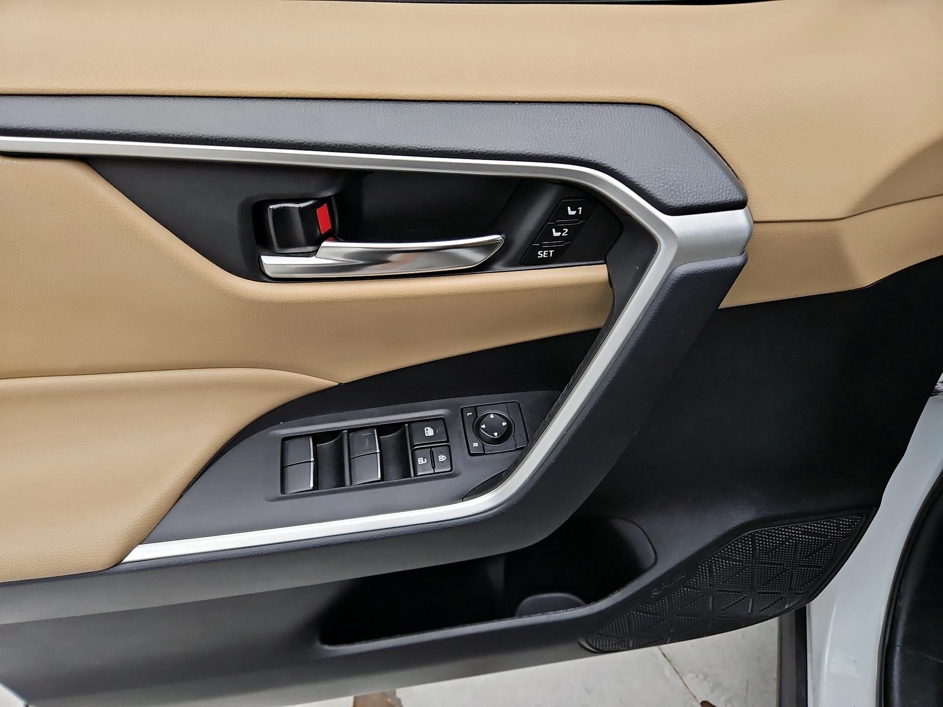 Thumbnail: 2021 Toyota RAV4 - 12