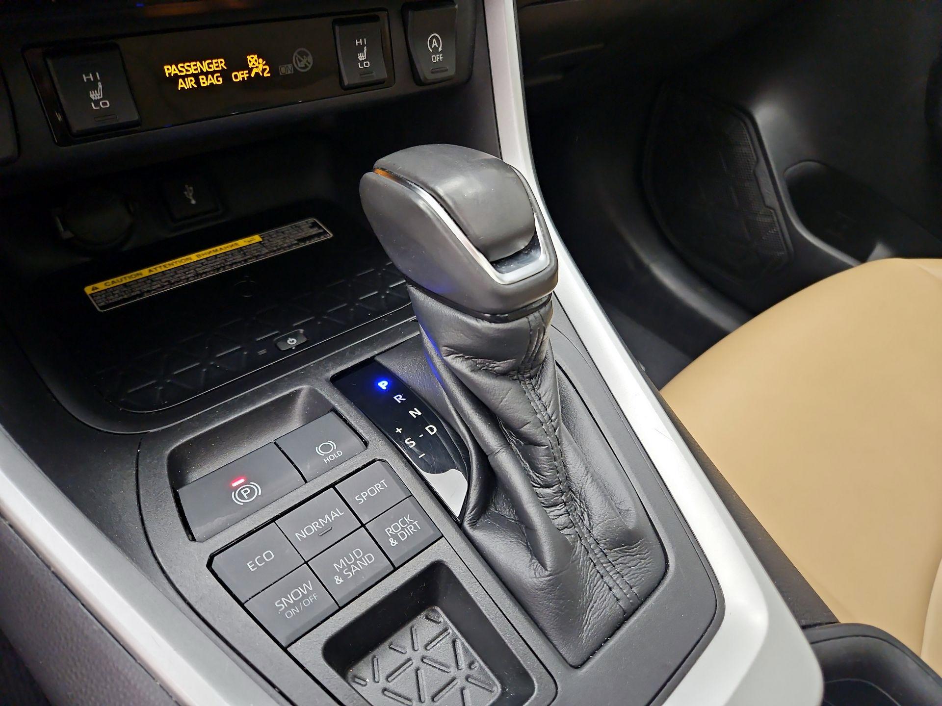 Thumbnail: 2021 Toyota RAV4 - 17