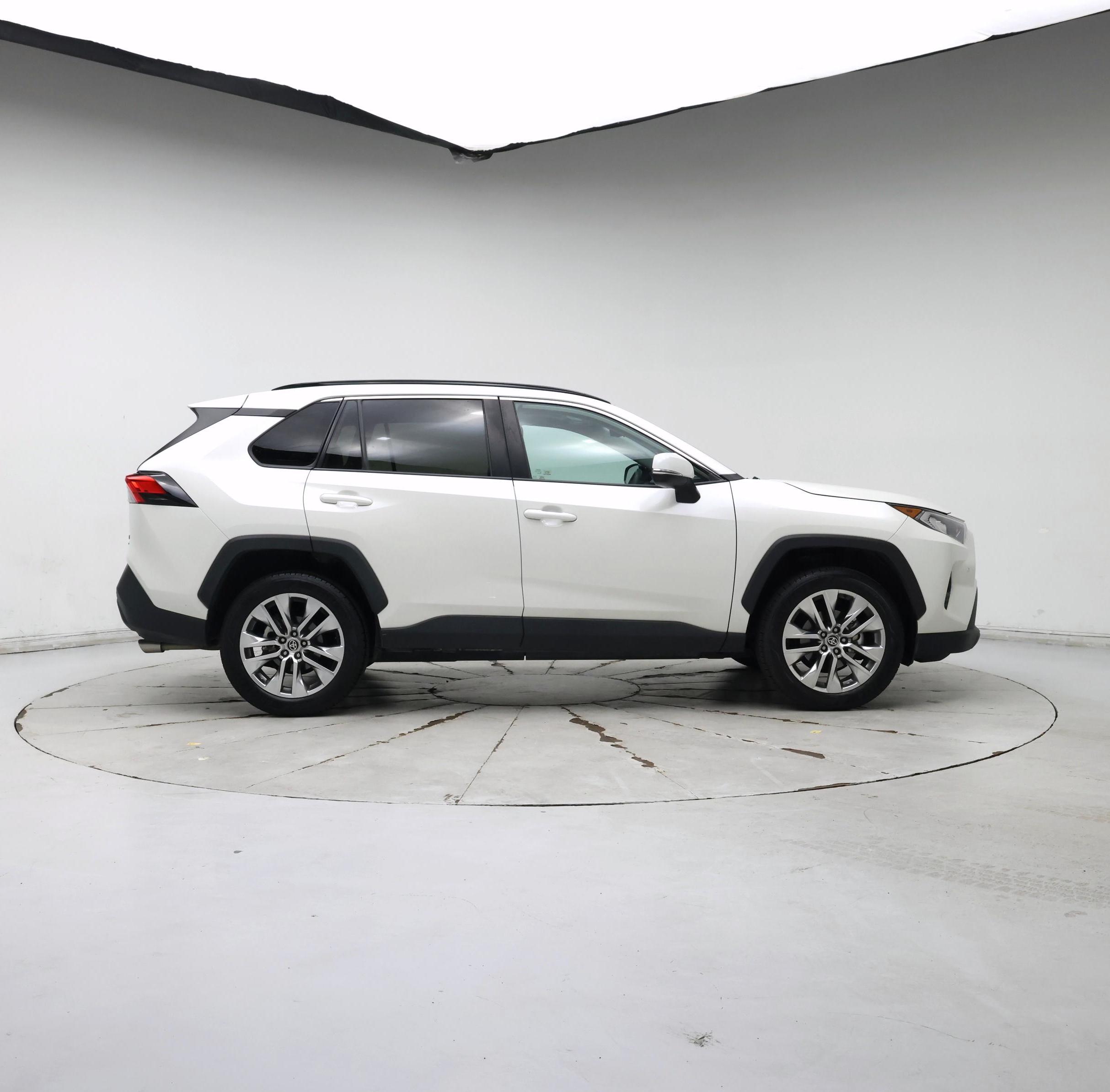 Thumbnail: 2021 Toyota RAV4 - 7