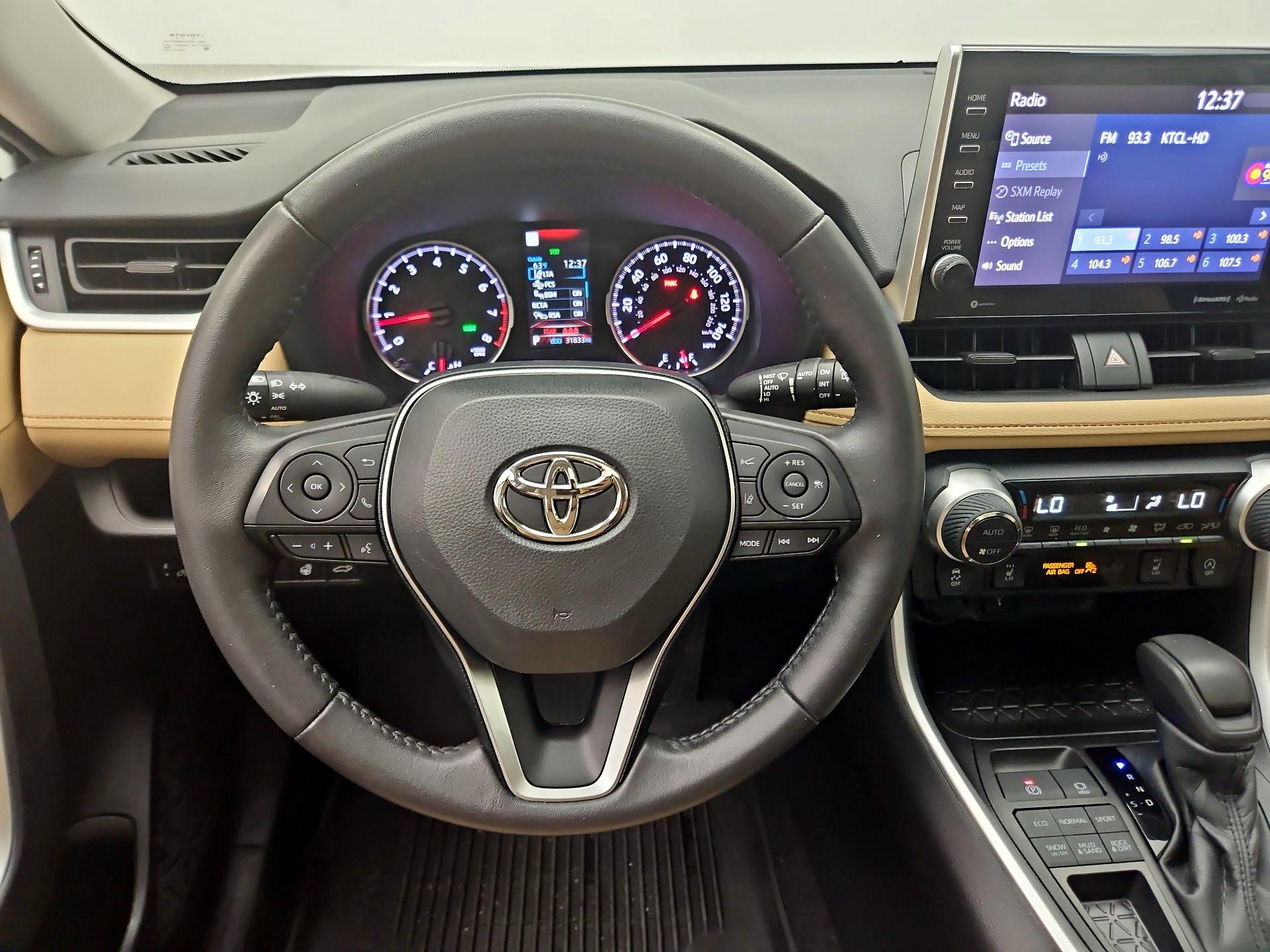 Thumbnail: 2022 Toyota RAV4 - 10