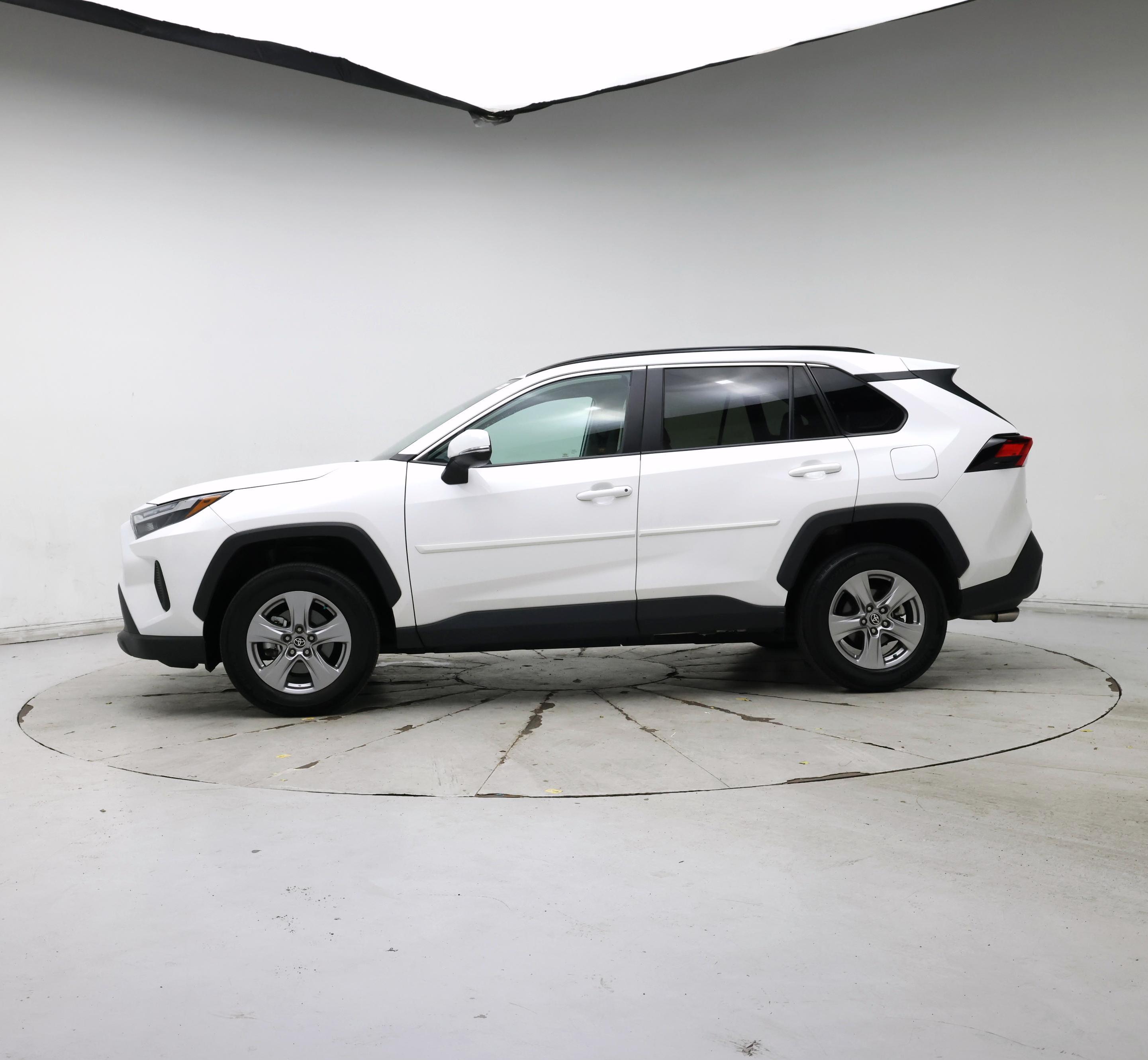 Thumbnail: 2022 Toyota RAV4 - 3