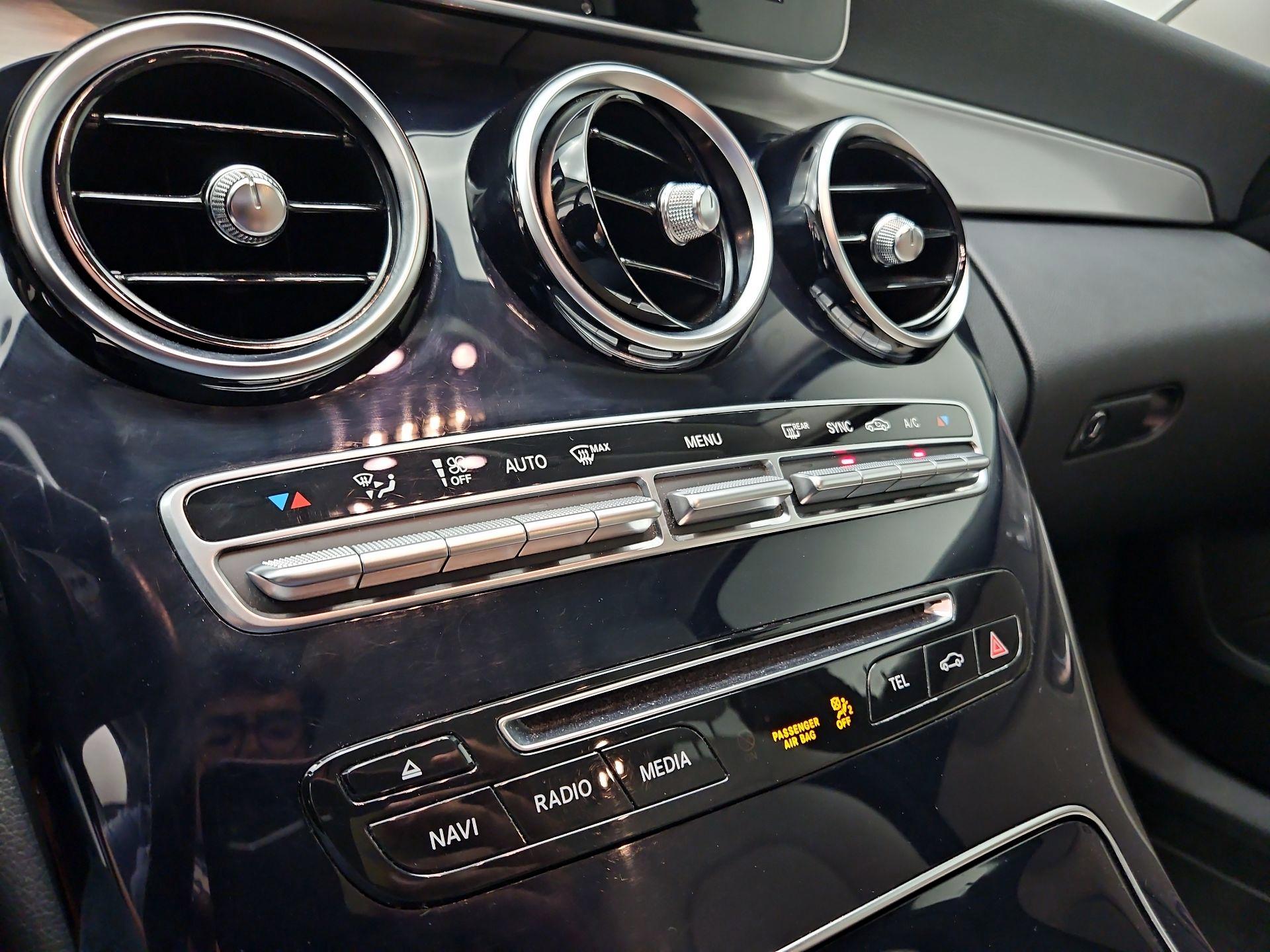 Thumbnail: 2015 Mercedes-Benz C-Class - 17