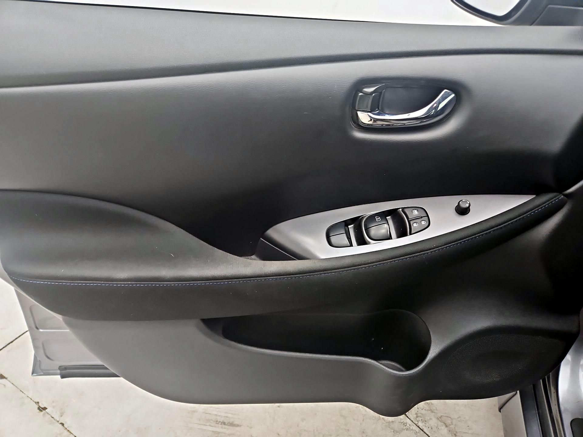 Thumbnail: 2022 Nissan Leaf - 12