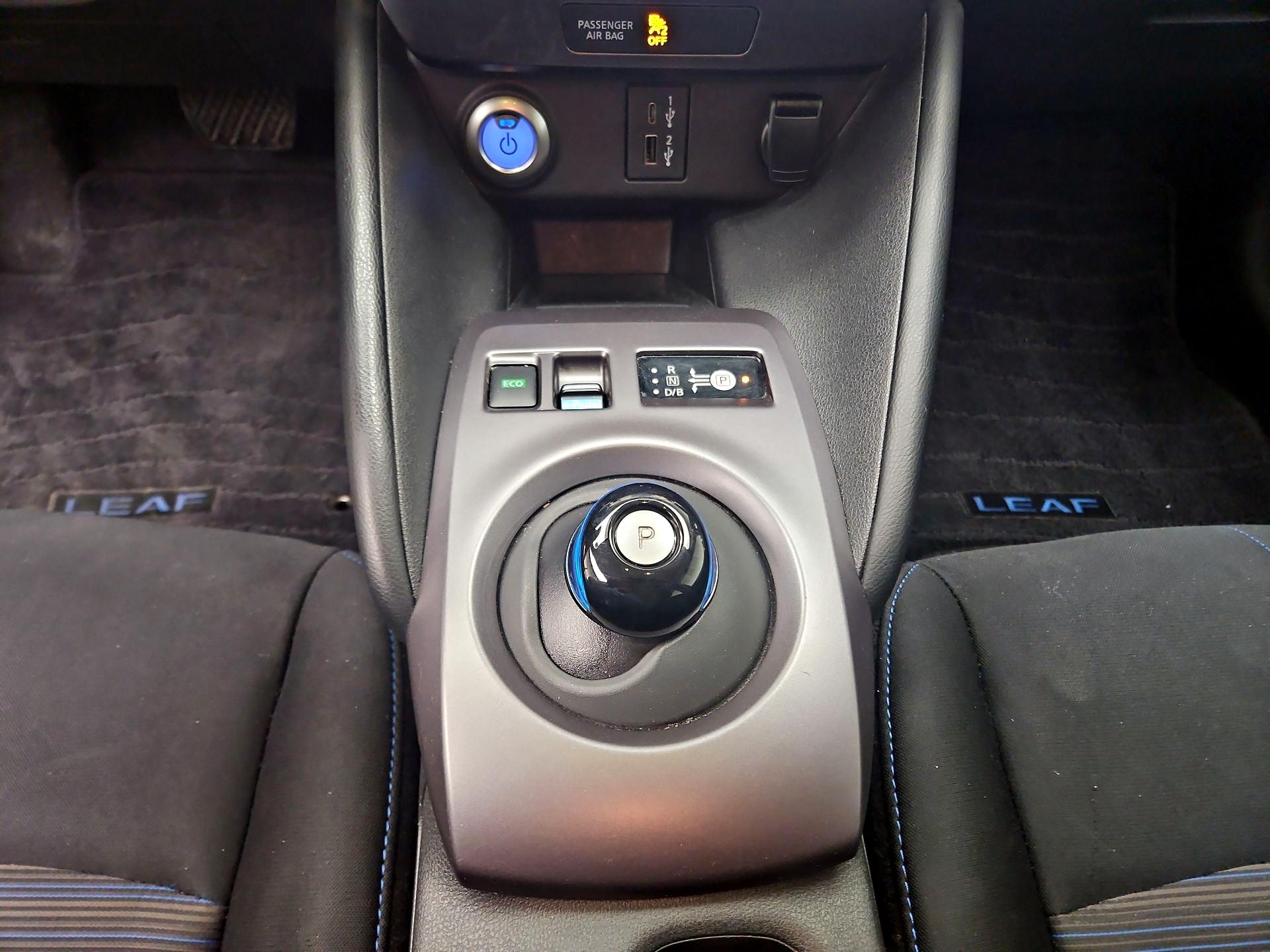 Thumbnail: 2022 Nissan Leaf - 17