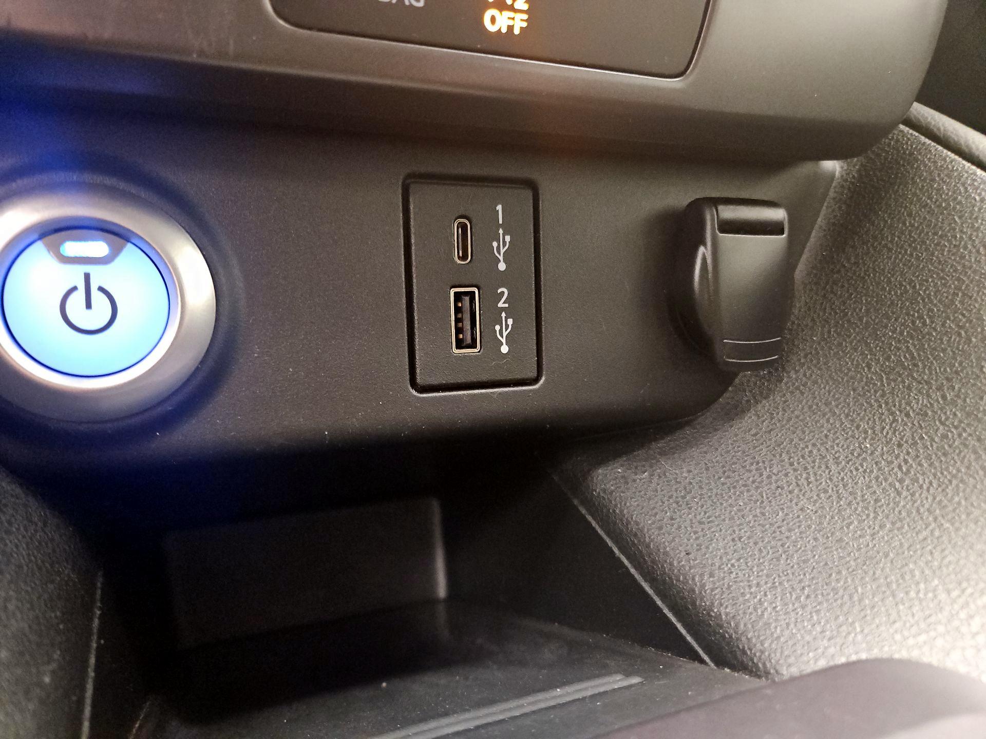 Thumbnail: 2022 Nissan Leaf - 18