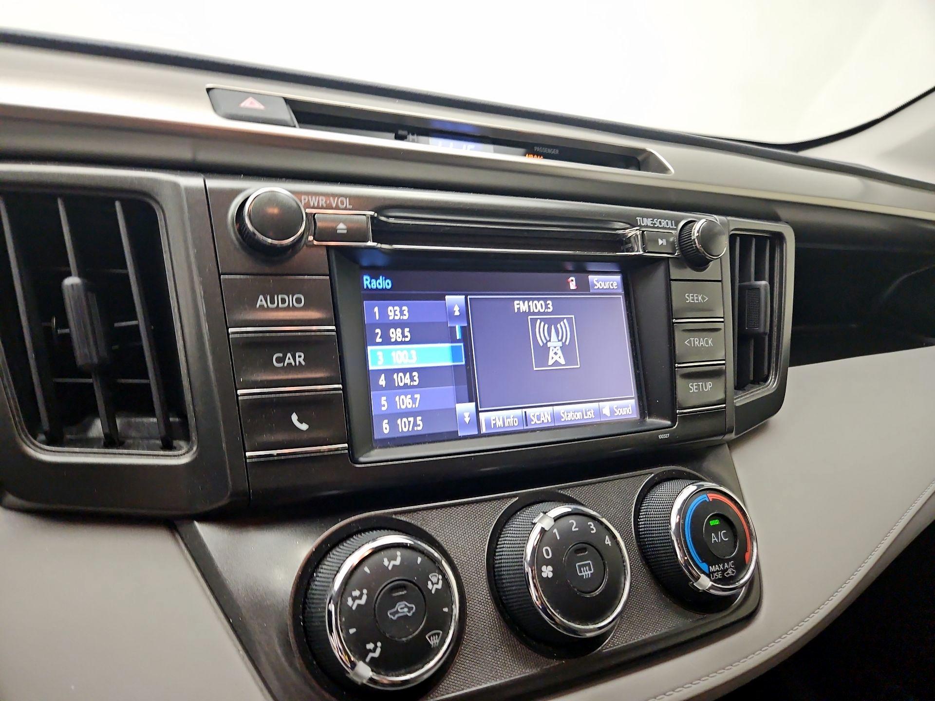 Thumbnail: 2015 Toyota RAV4 - 15