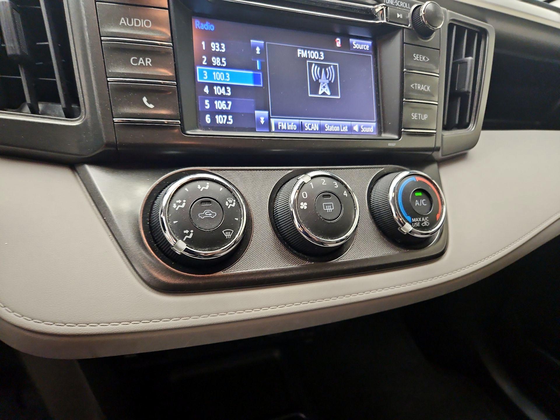 Thumbnail: 2015 Toyota RAV4 - 16