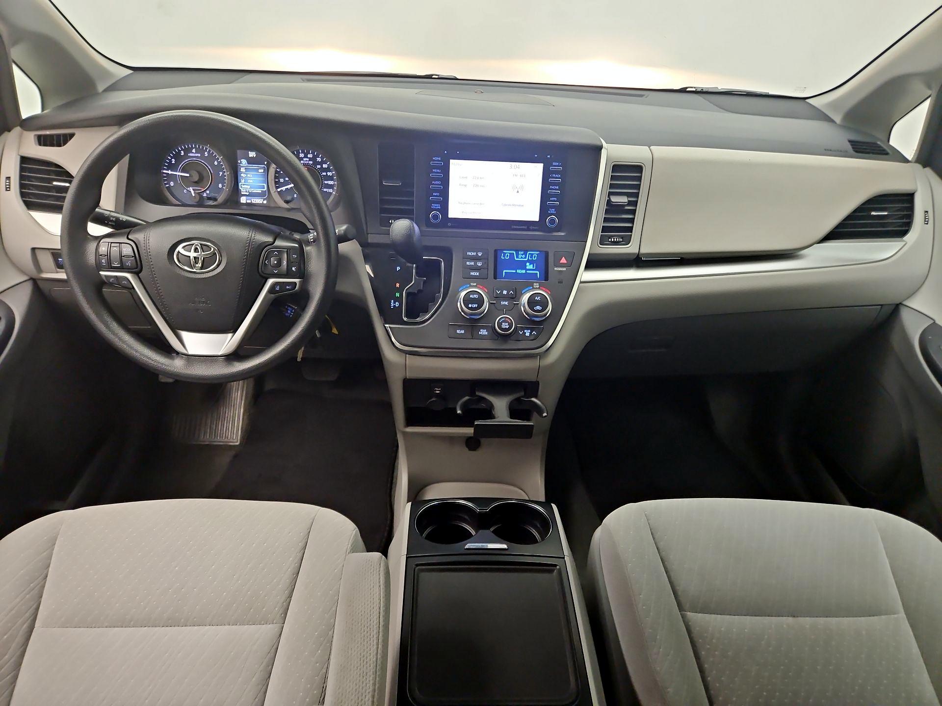Thumbnail: 2018 Toyota Sienna - 9