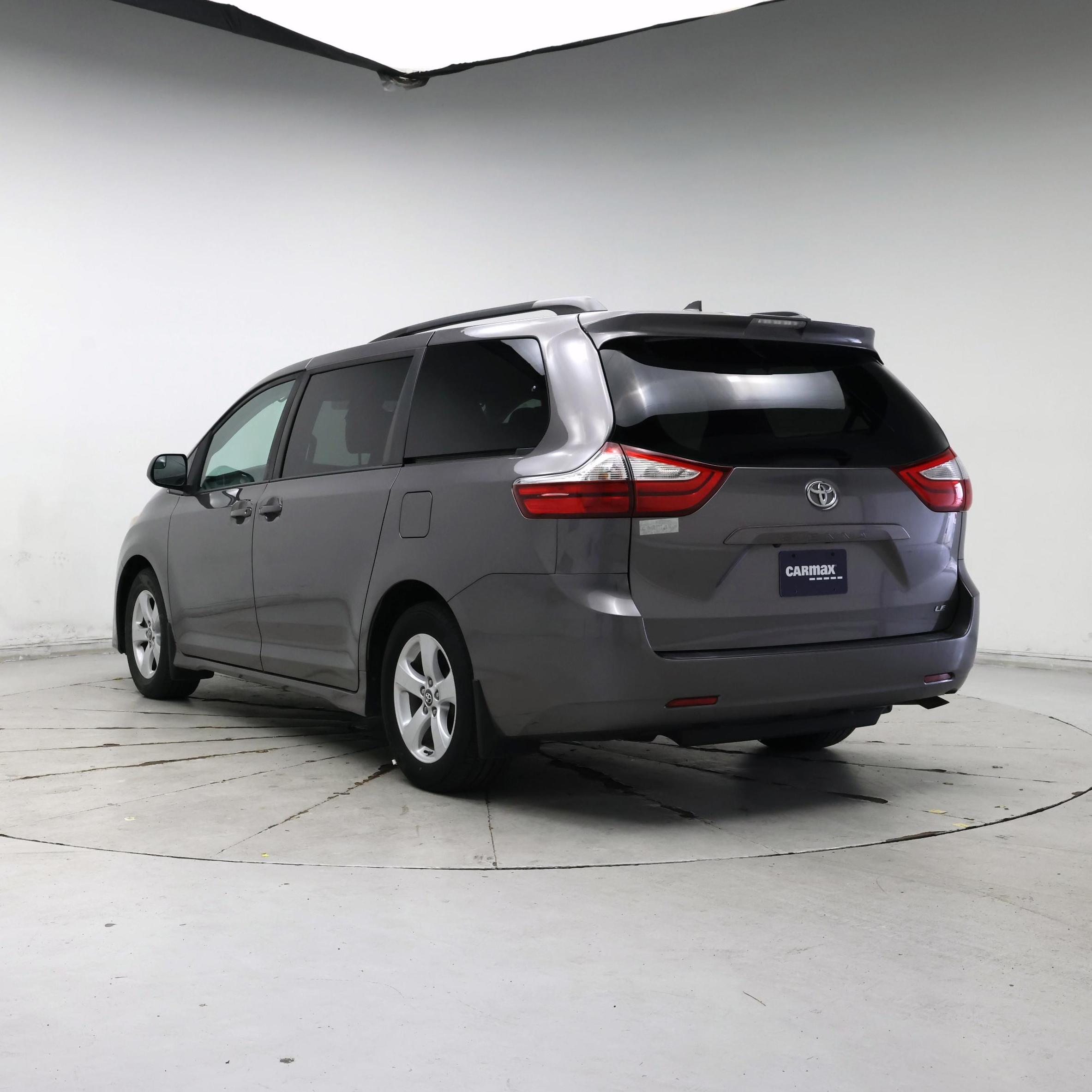 Thumbnail: 2018 Toyota Sienna - 2