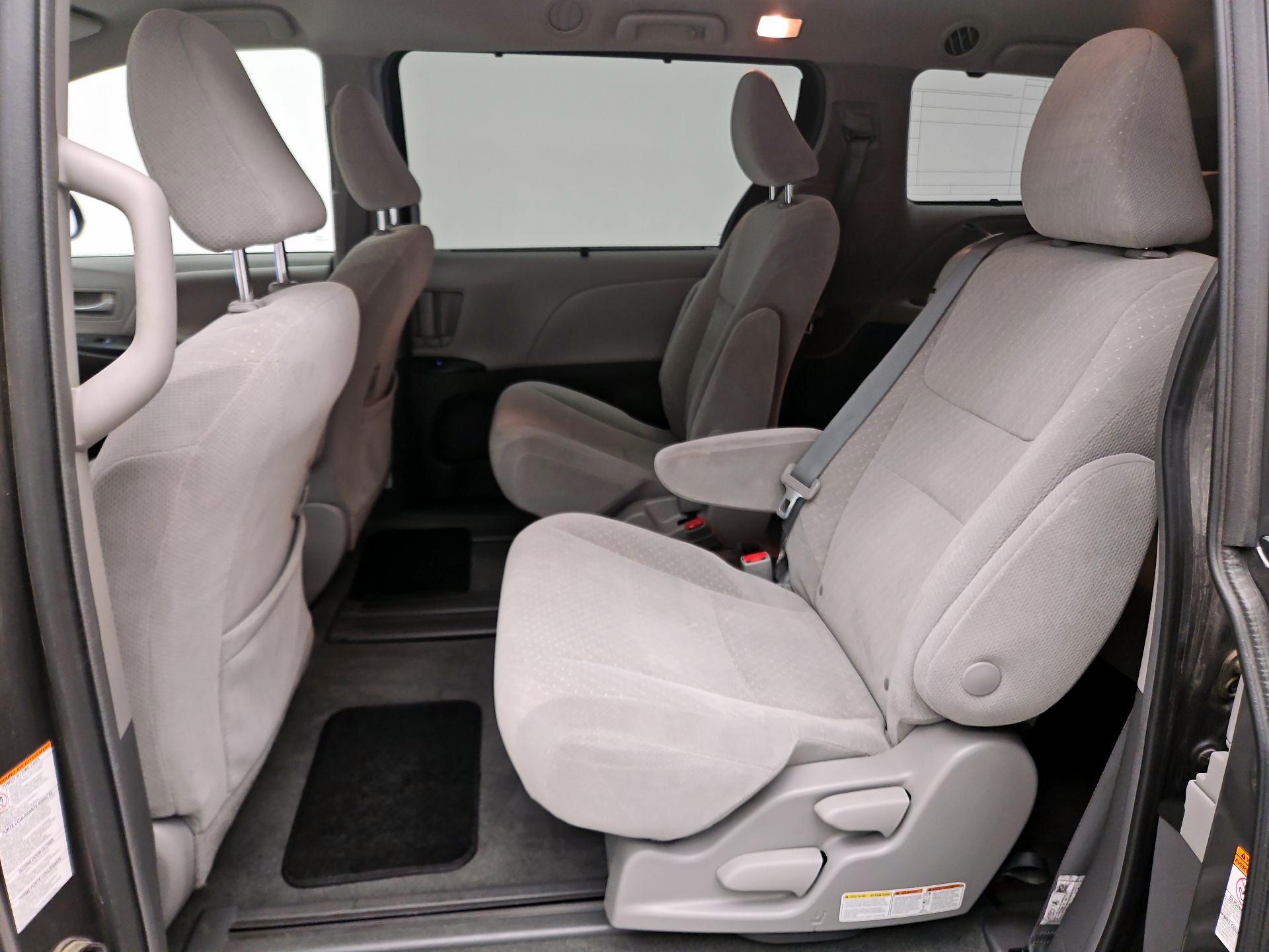 Thumbnail: 2018 Toyota Sienna - 19