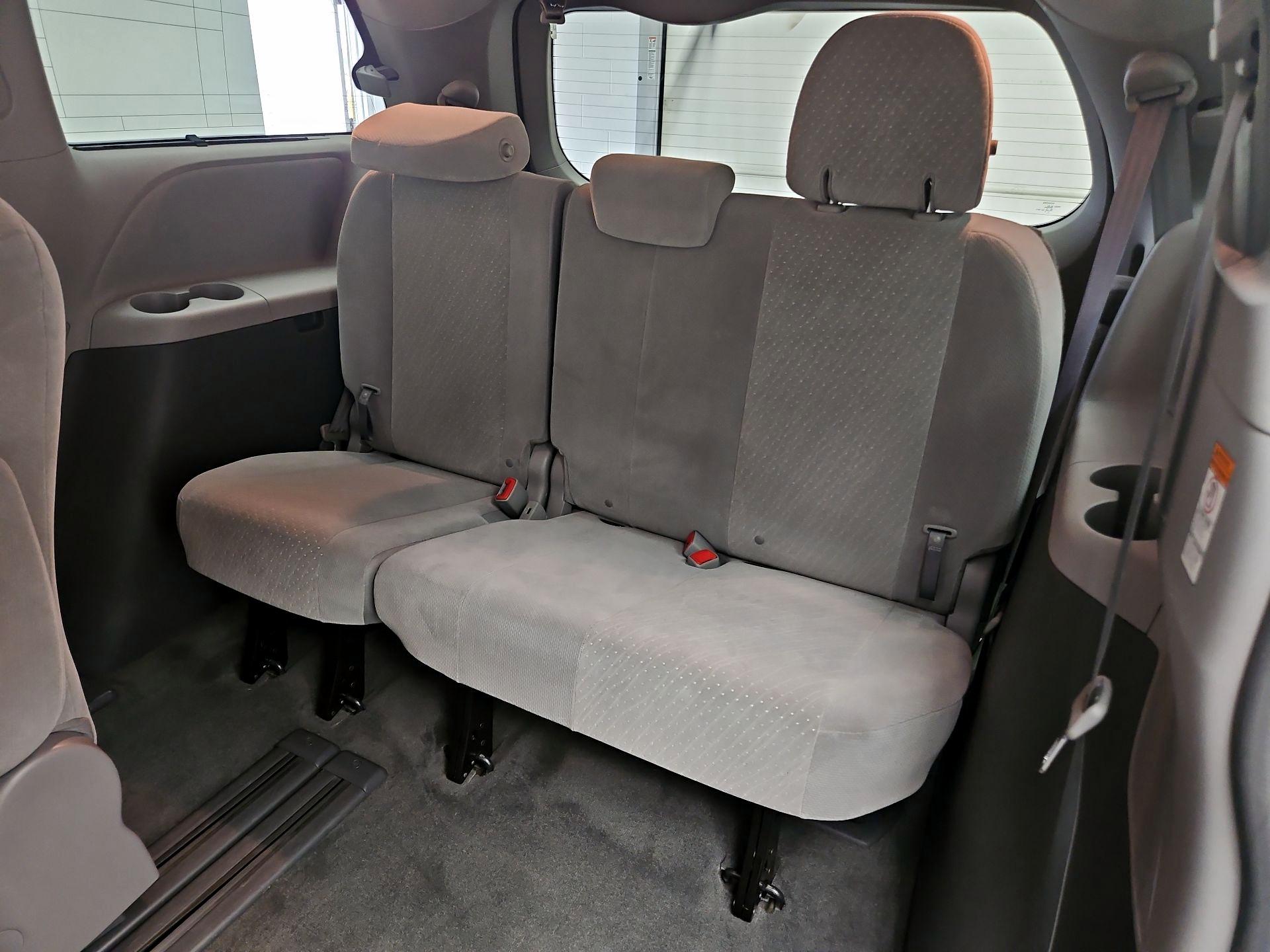 Thumbnail: 2018 Toyota Sienna - 20