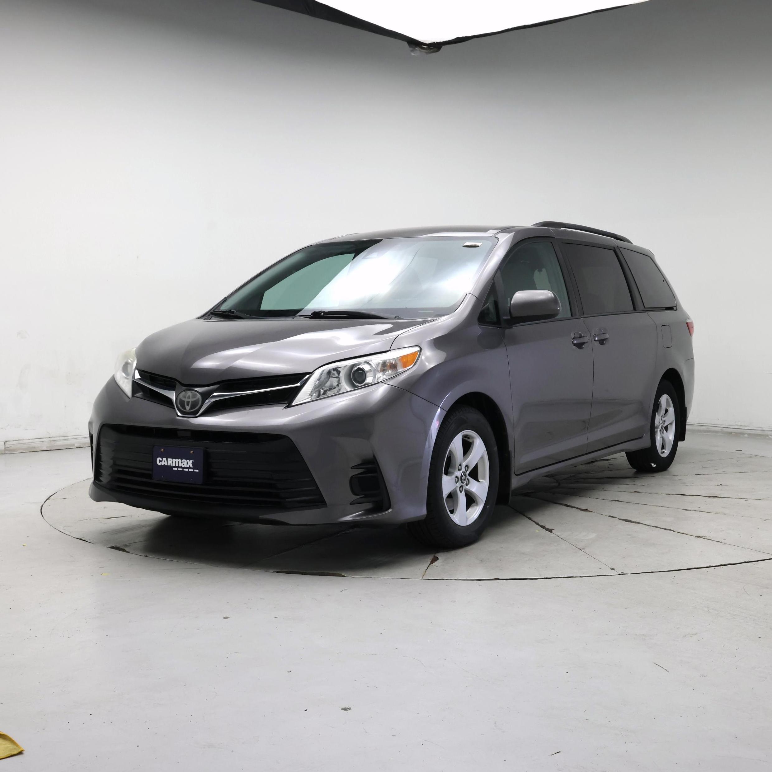 Thumbnail: 2018 Toyota Sienna - 4