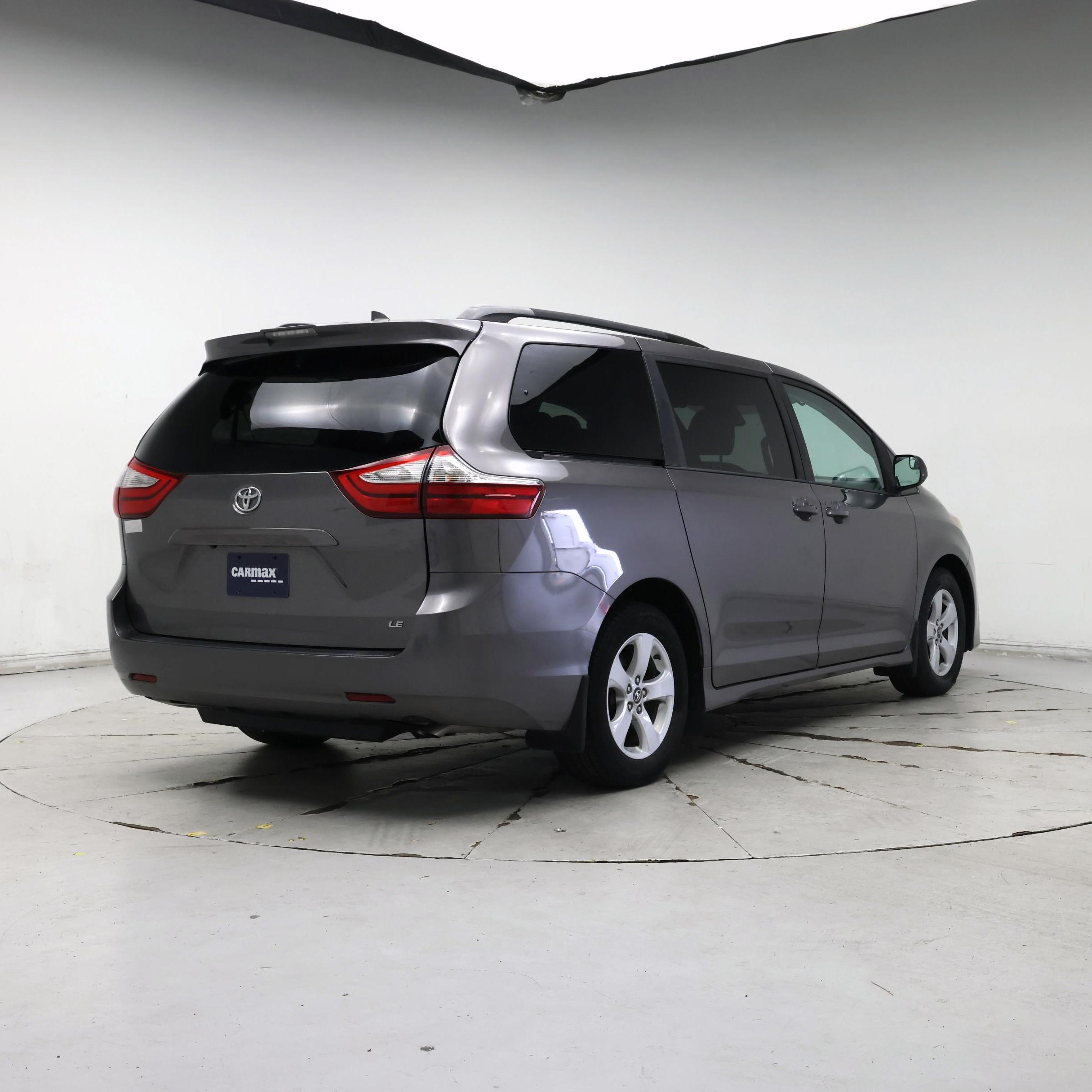 Thumbnail: 2018 Toyota Sienna - 8
