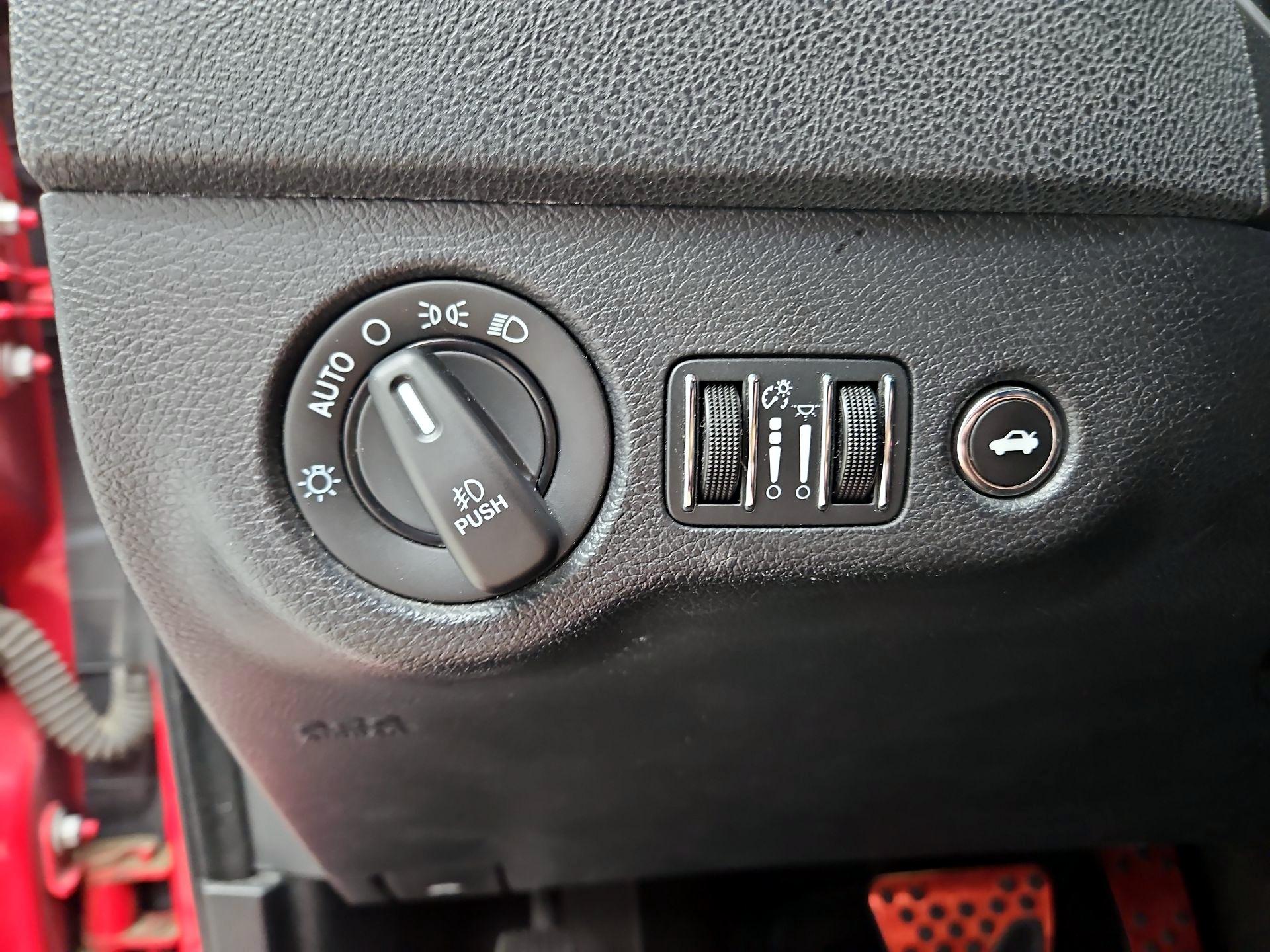 Thumbnail: 2016 Dodge Charger - 13