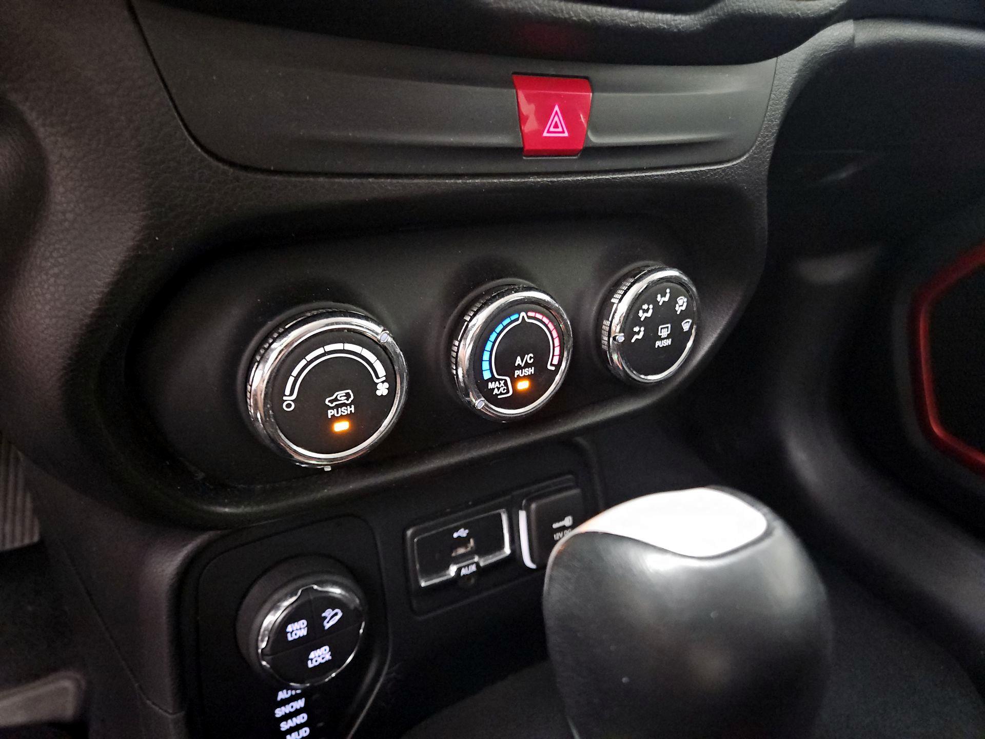 Thumbnail: 2016 Jeep Renegade - 16