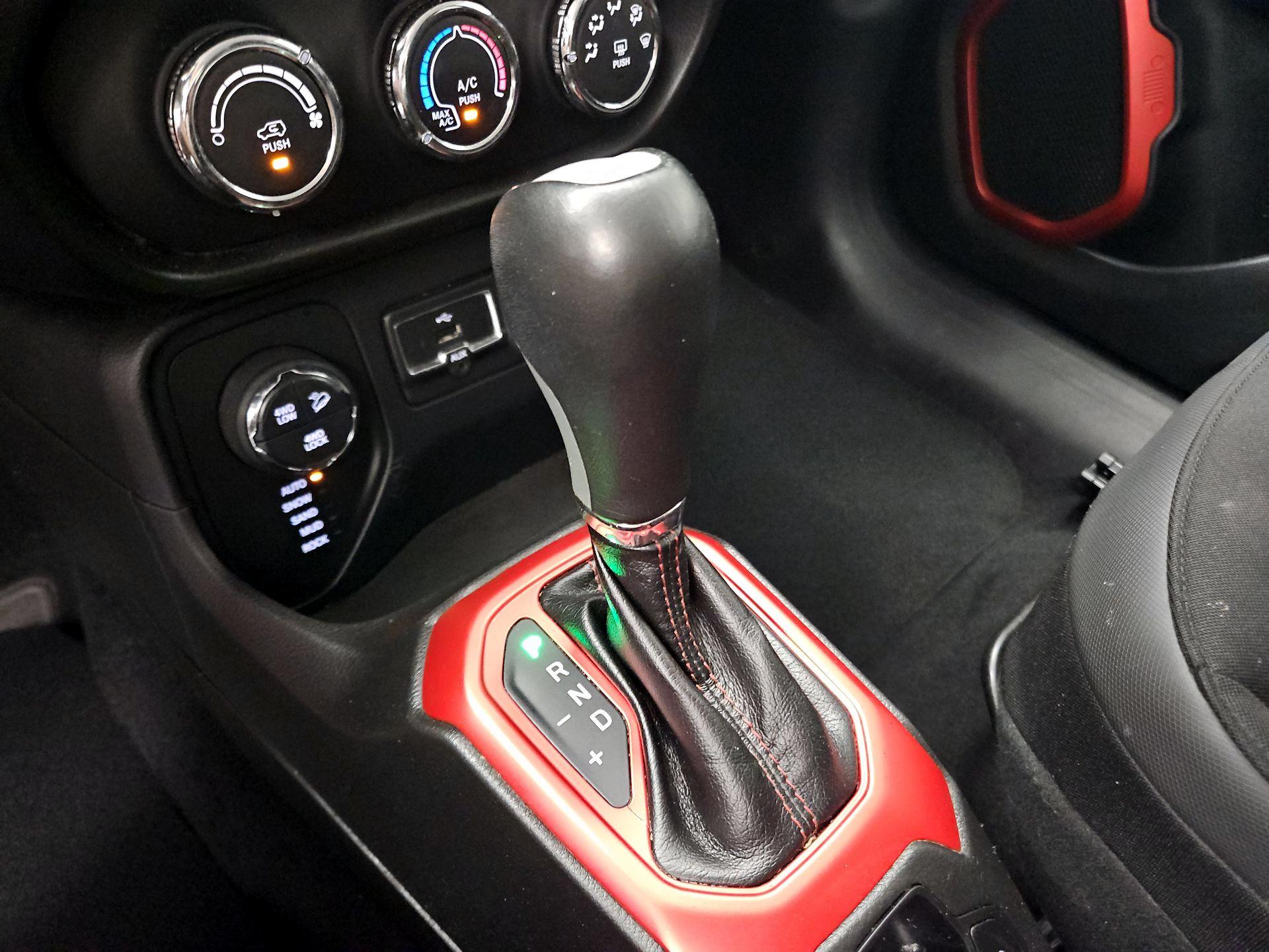 Thumbnail: 2016 Jeep Renegade - 17